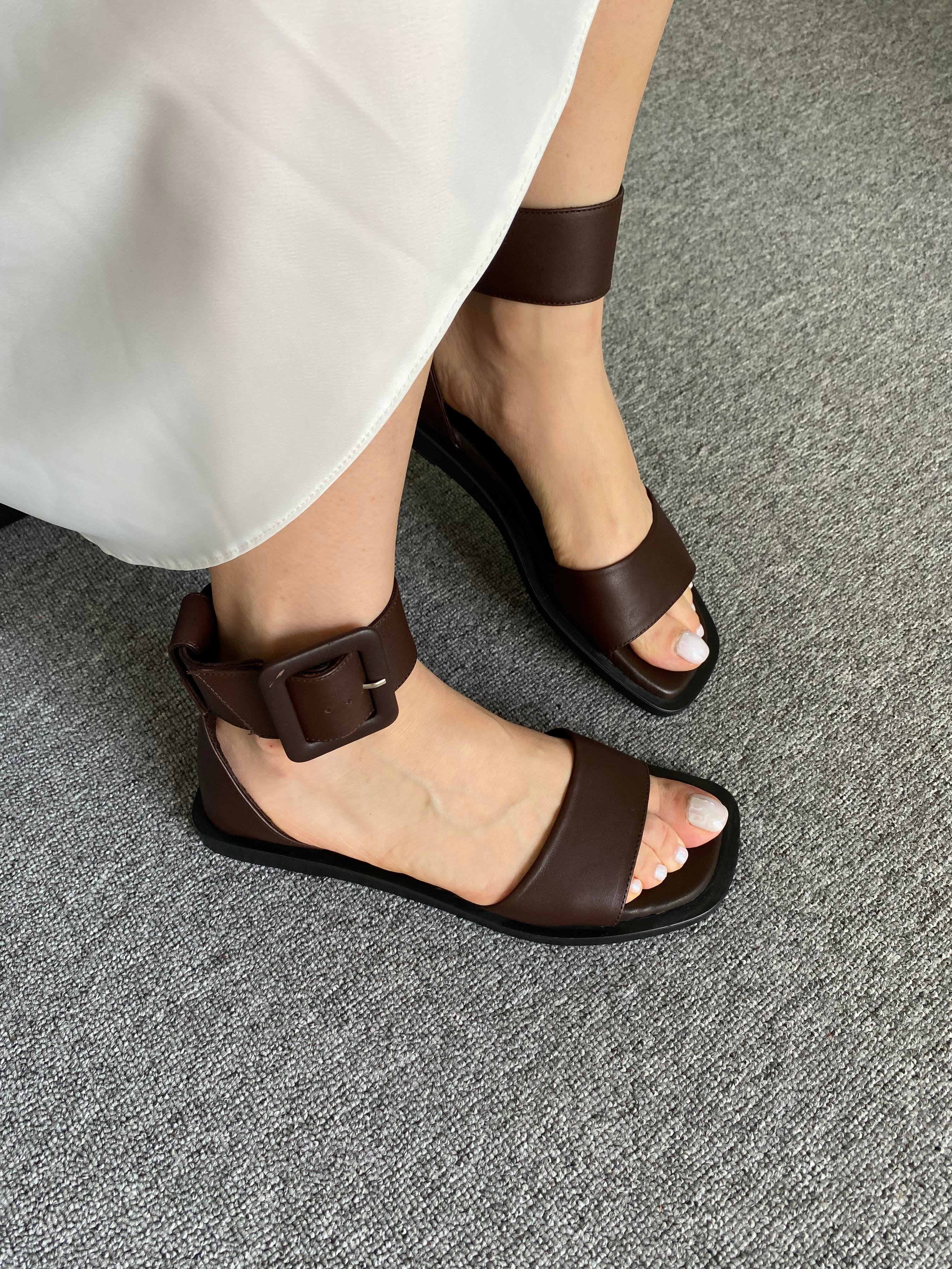 KAHVE BİLEKTEN BAĞLAMALI SANDALET