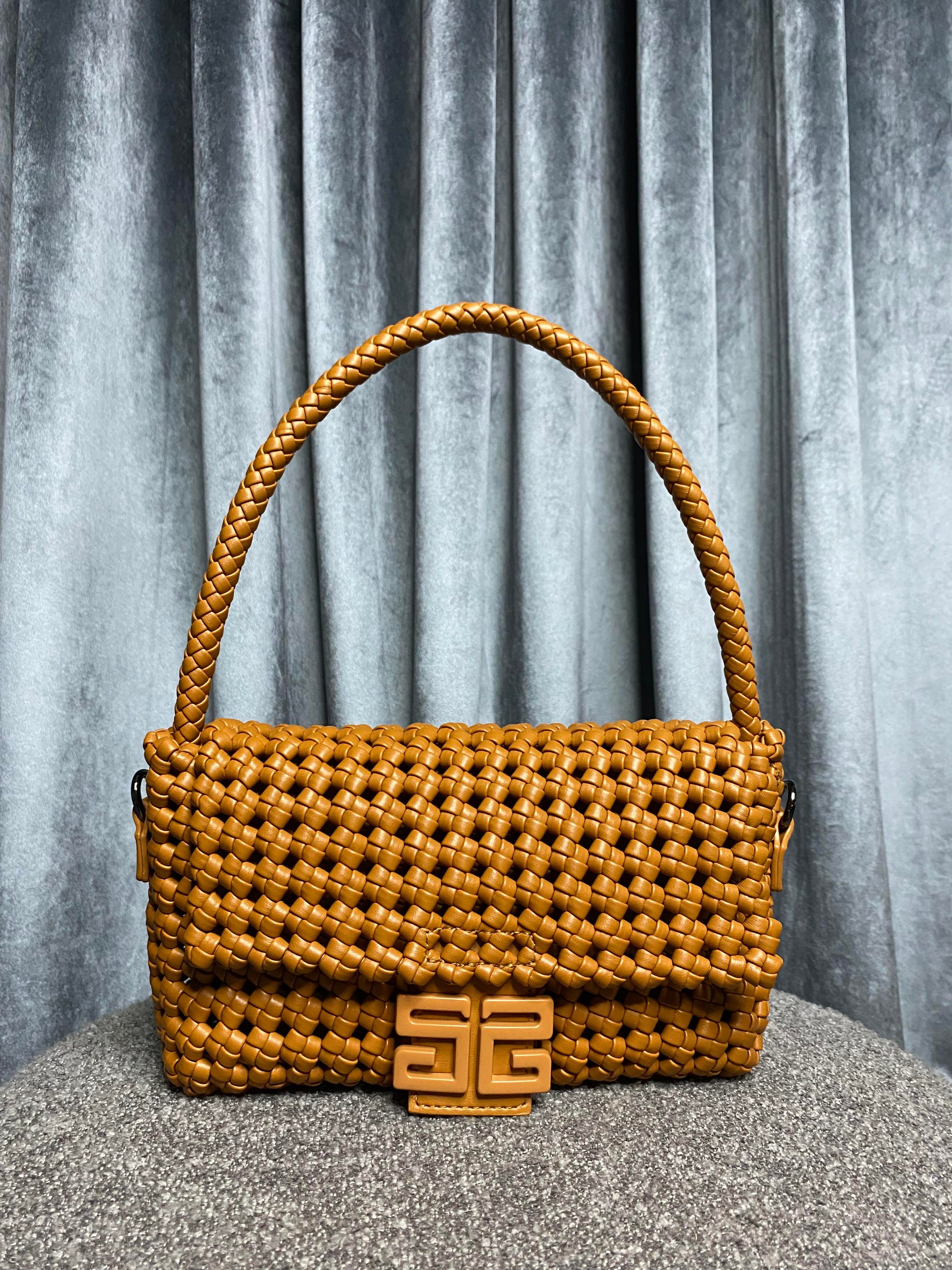 ÖRGÜLÜ TABA ÇANTA