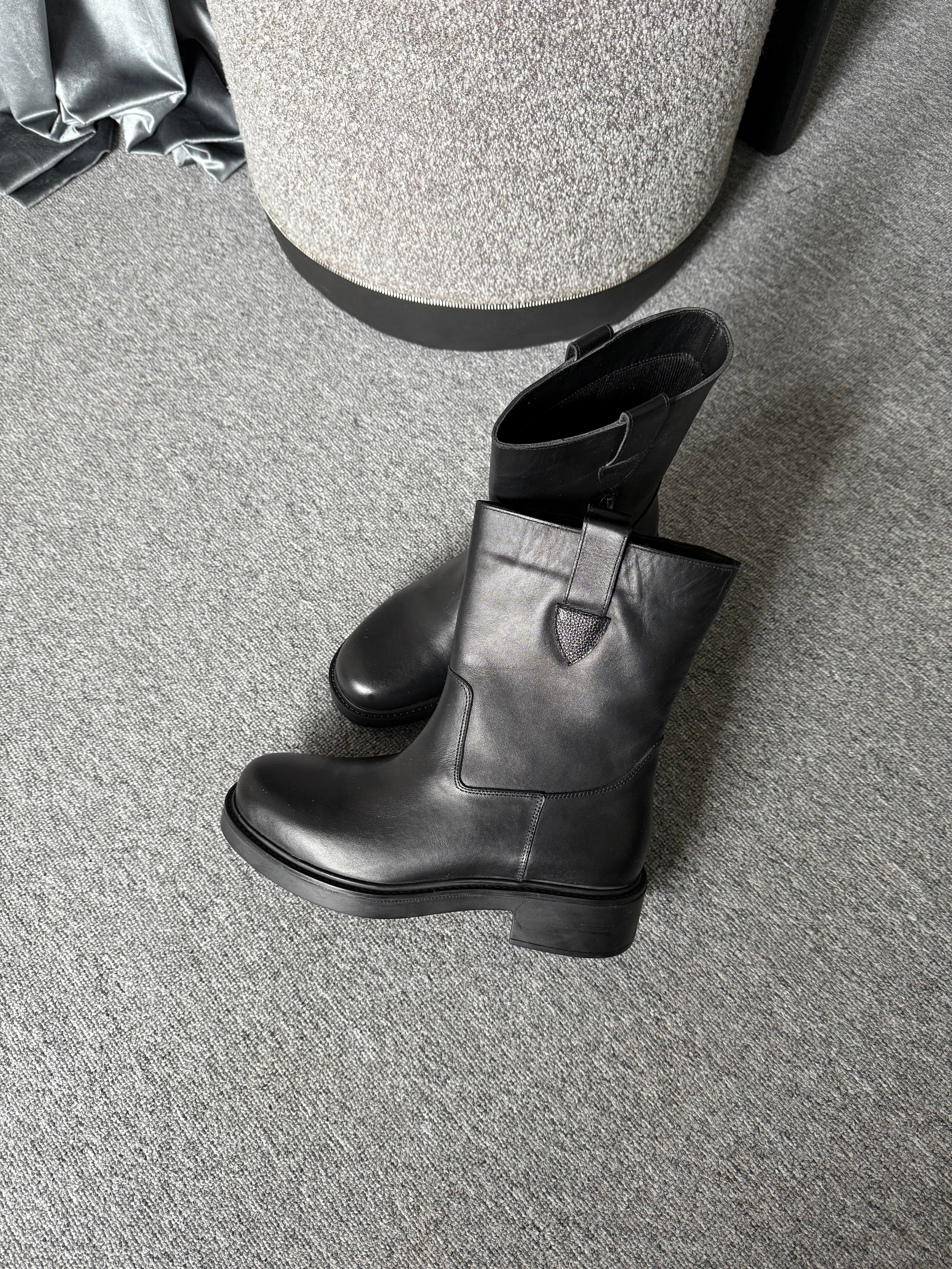 SİYAH KISA FERMUARLI BOT