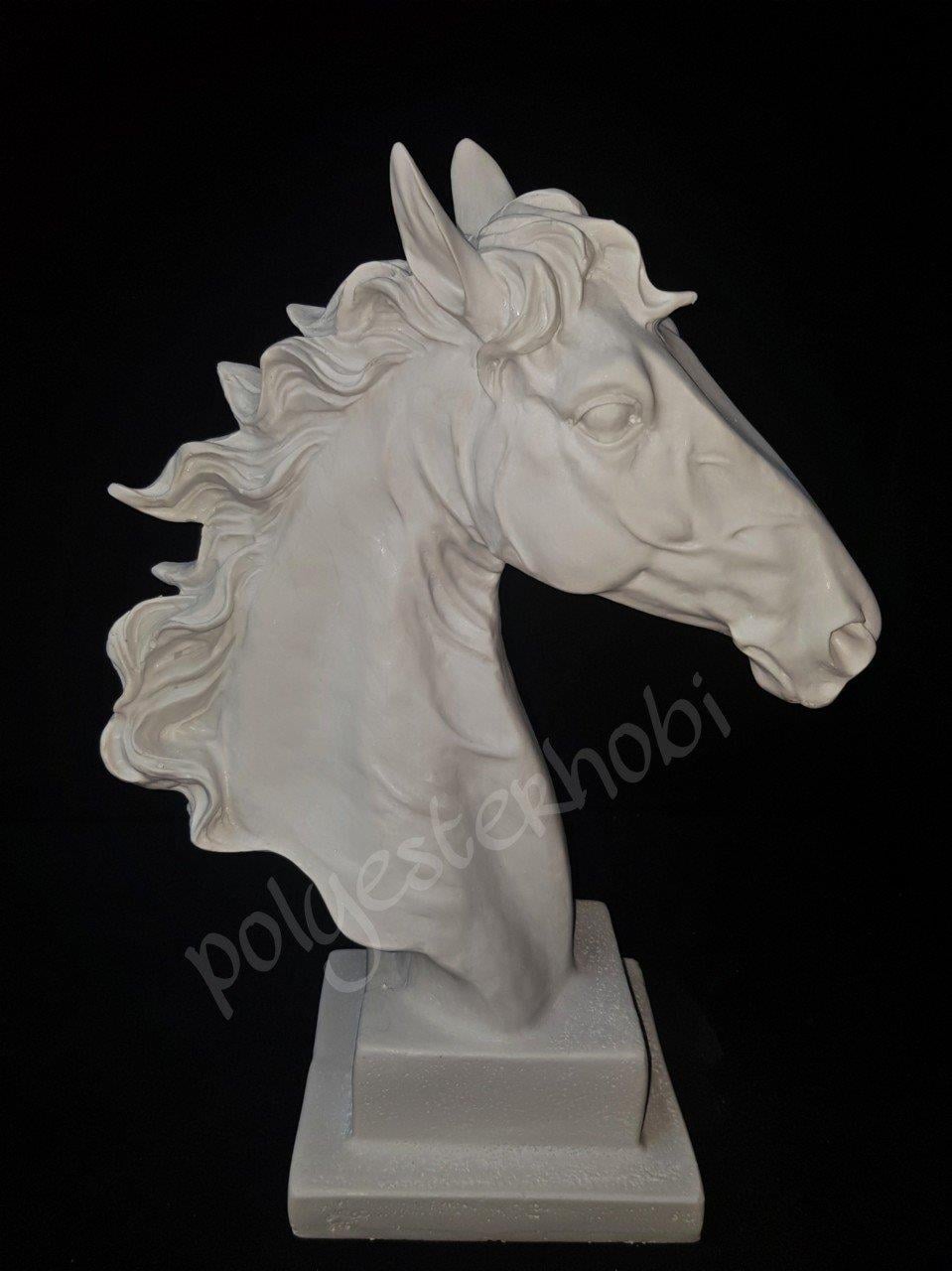 ob-547-robert-at-bust-heykel-ham-polye-c2-a02.jpg