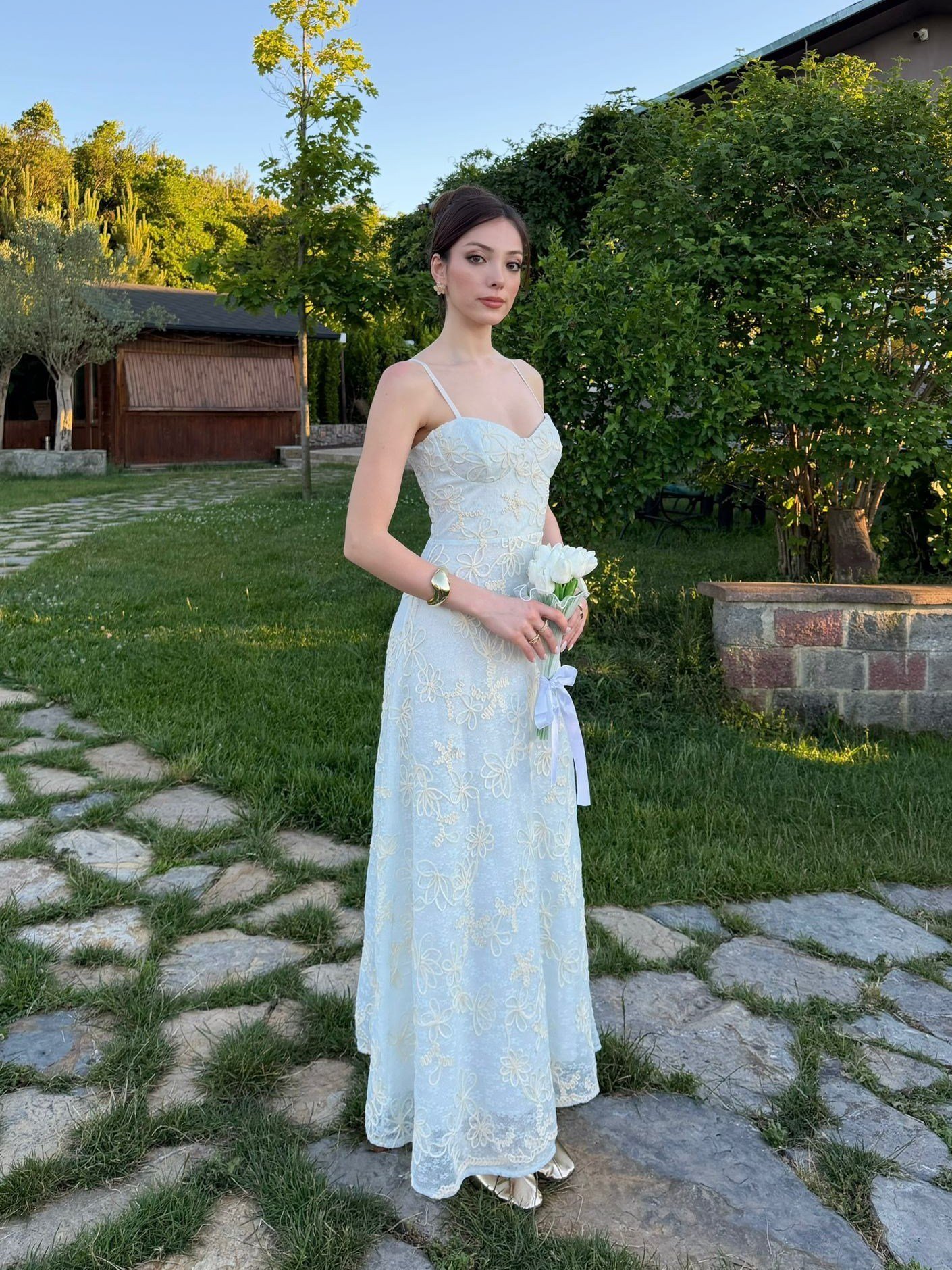 Modern Kesim, Özel Floral Nakış İşlemeli Askılı Elbise NVM-20488