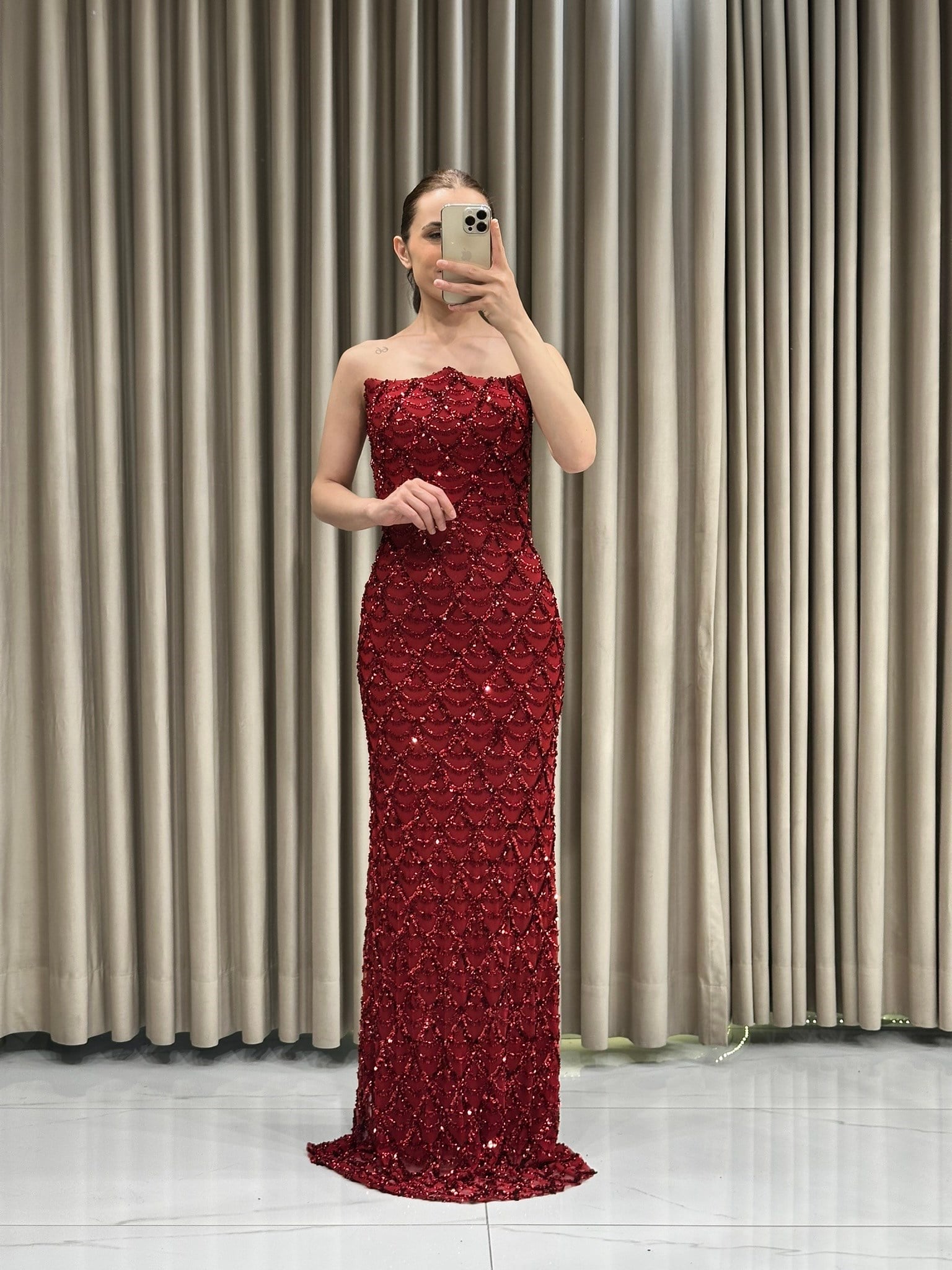 Bordo Straplez Pul Payet İşlemeli Abiye Elbise | Kaleiçi Yıldızlar