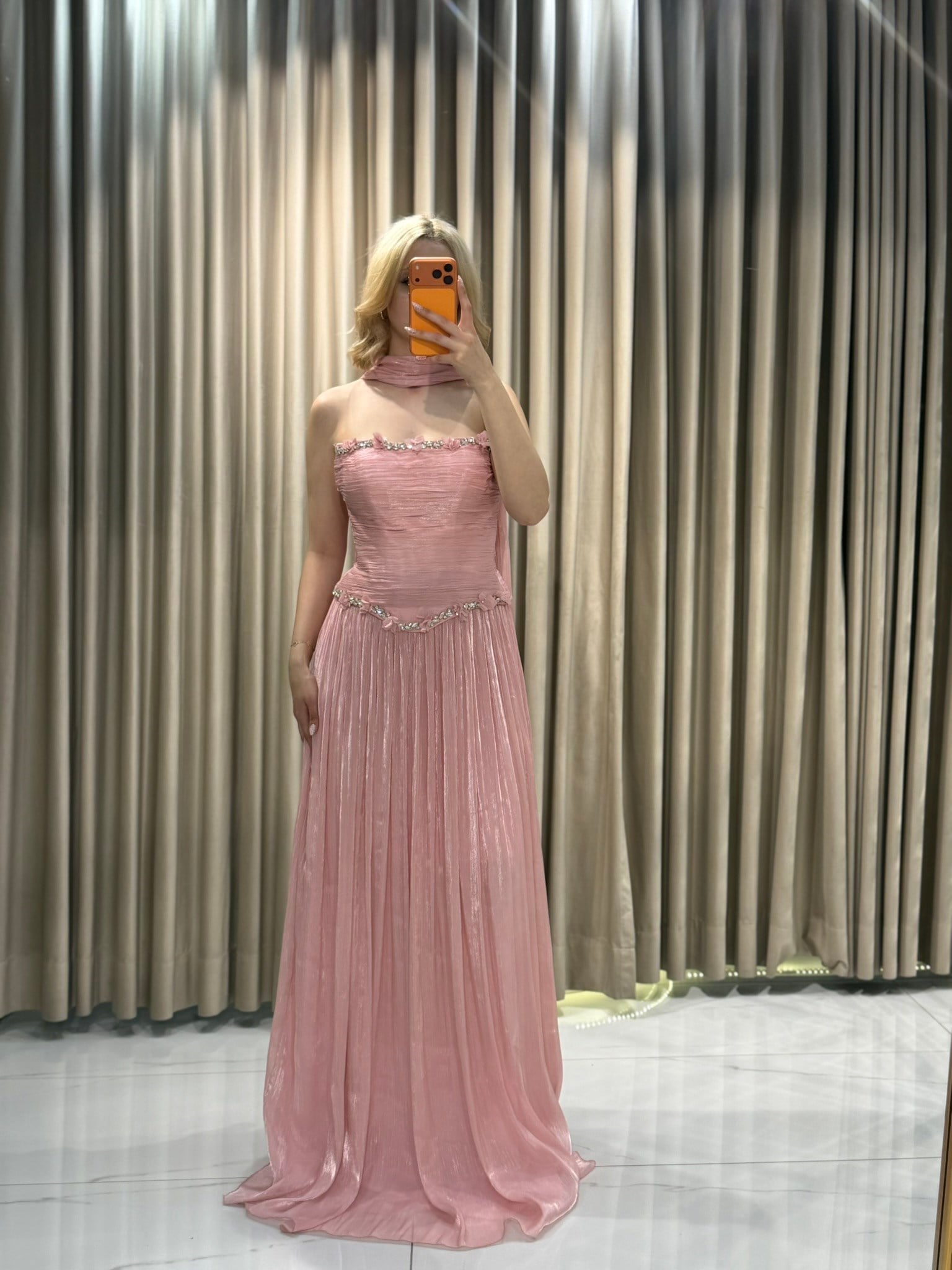 Pembe Parlak Saten Straplez Taş İşleme Abiye Elbise | Kaleiçi Yıldızlar