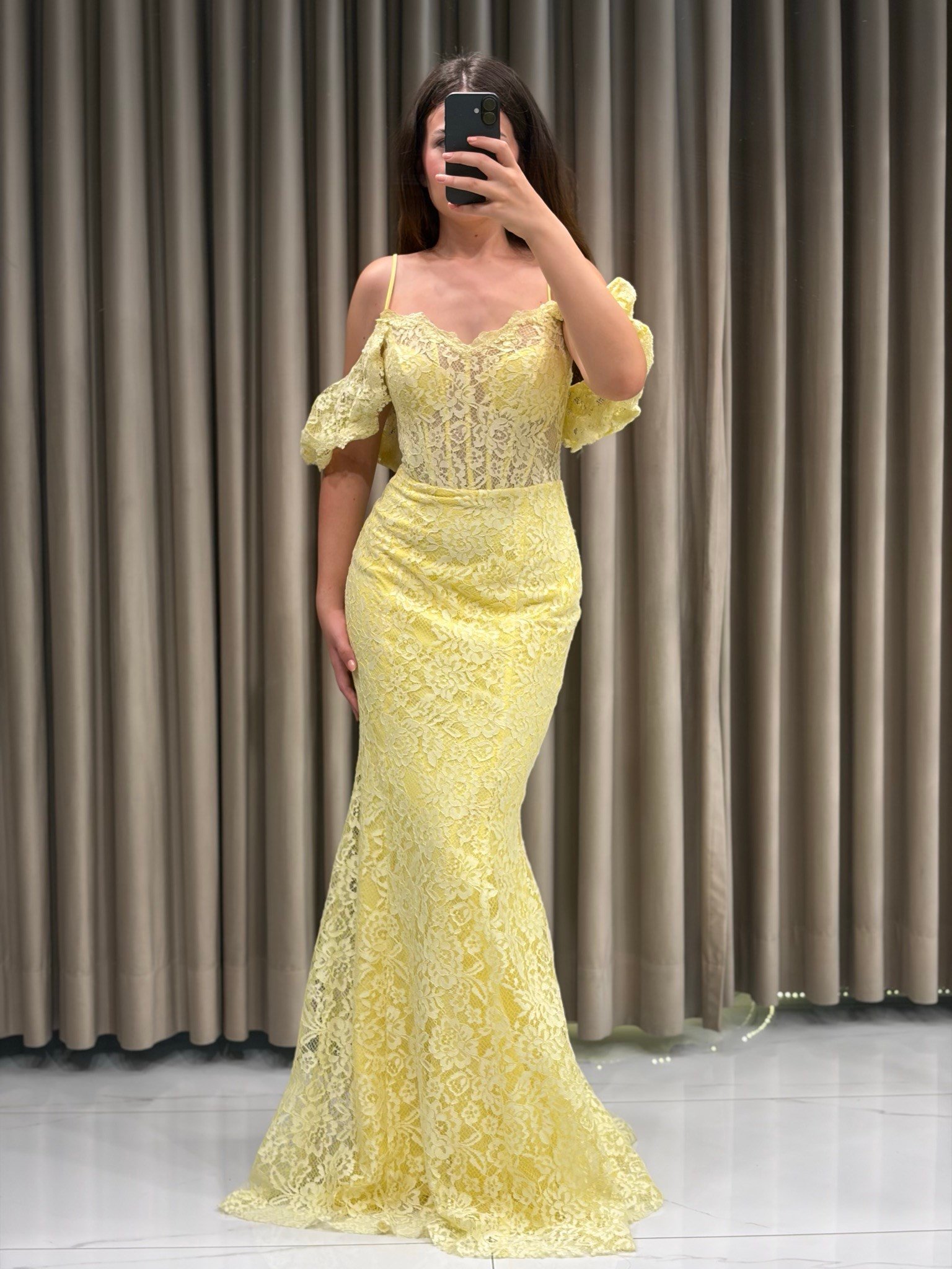 Sarı İnce Askılı Güpür Model Balık Abiye Elbise | Kaleiçi Yıldızlar
