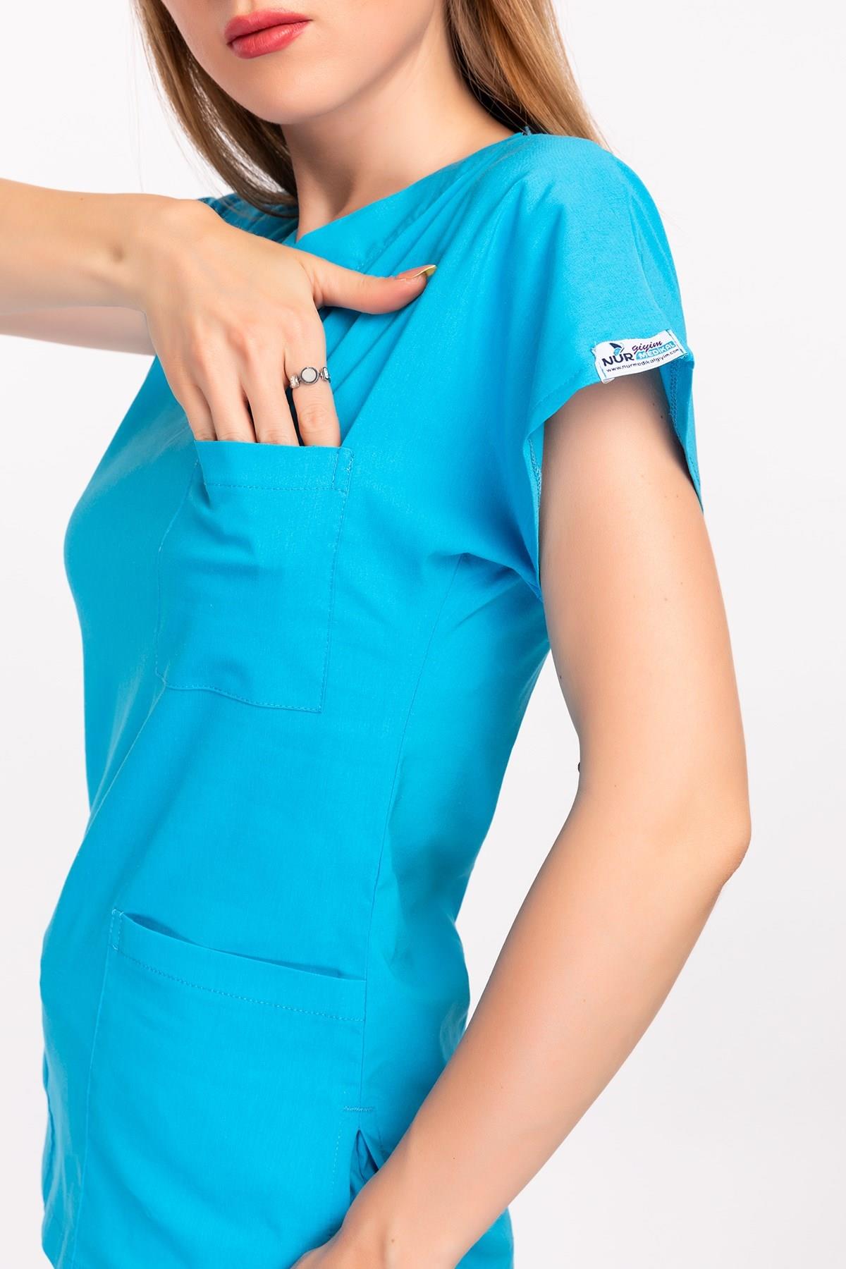  Unisex Gökyüzü Mavisi Likralı Doktor Hemşire Cerrahi Scrubs Tek Üst Forma-Nur Medikal Giyim