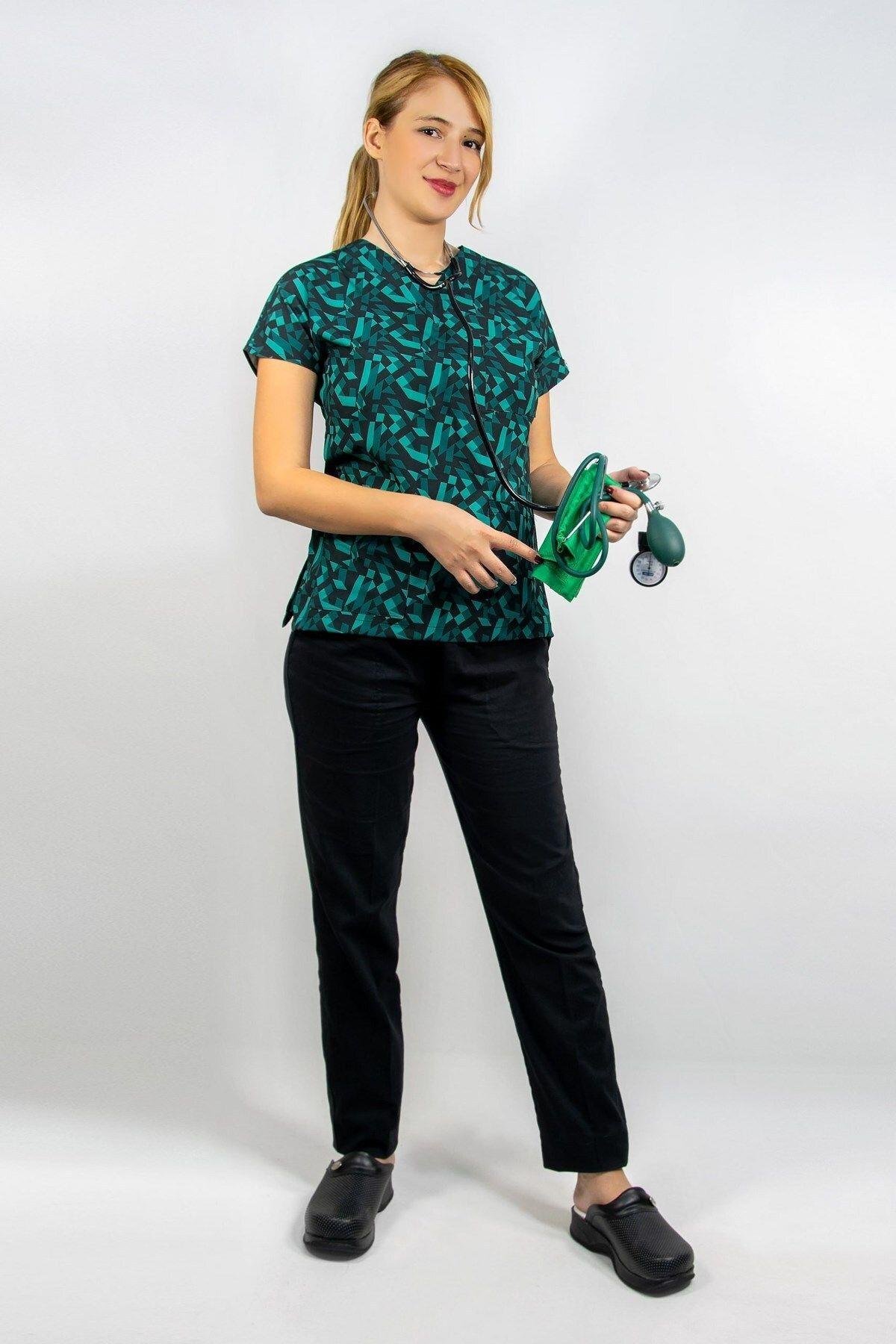 Geometri Desenli Likralı Alt Üst Takım-Nur Medikal Giyim