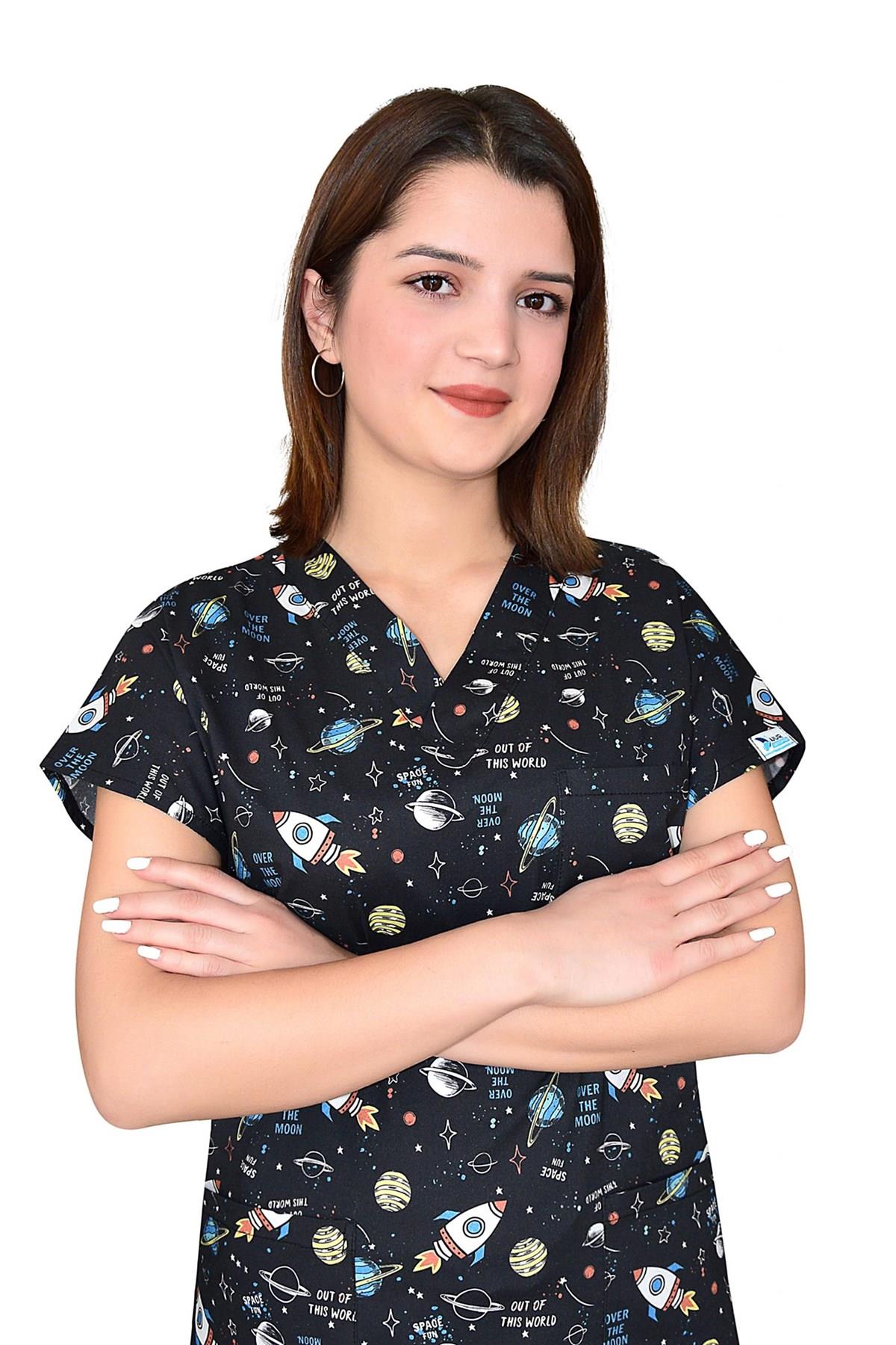 Master Likra Siyah Gezegen Temalı Pamuklu Doktor Hemşire Tek Üst Forma-Nur Medikal Giyim
