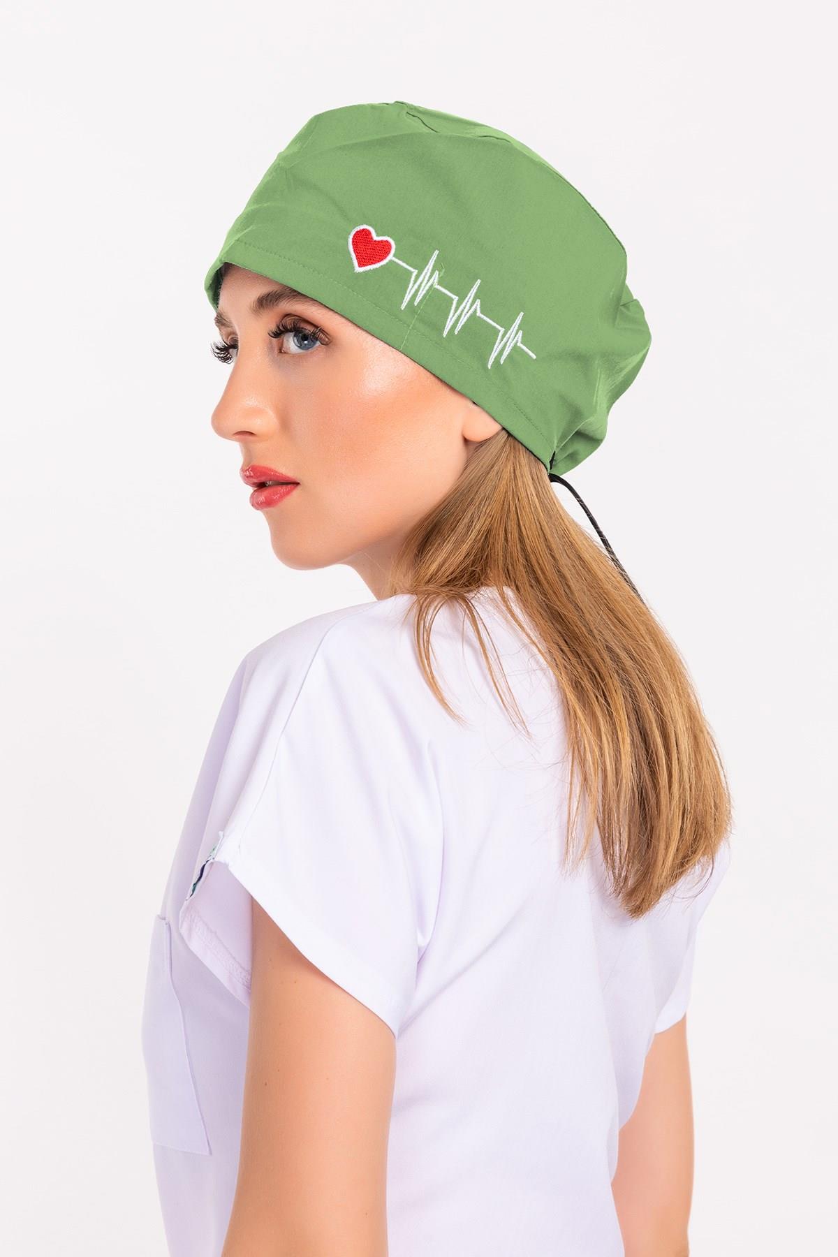 Unisex Fıstık Yeşili Kalp Ritim Nakışlı Doktor Hemşire Hastane Medikal Cerrahi Bonesi-Nur Medikal Giyim