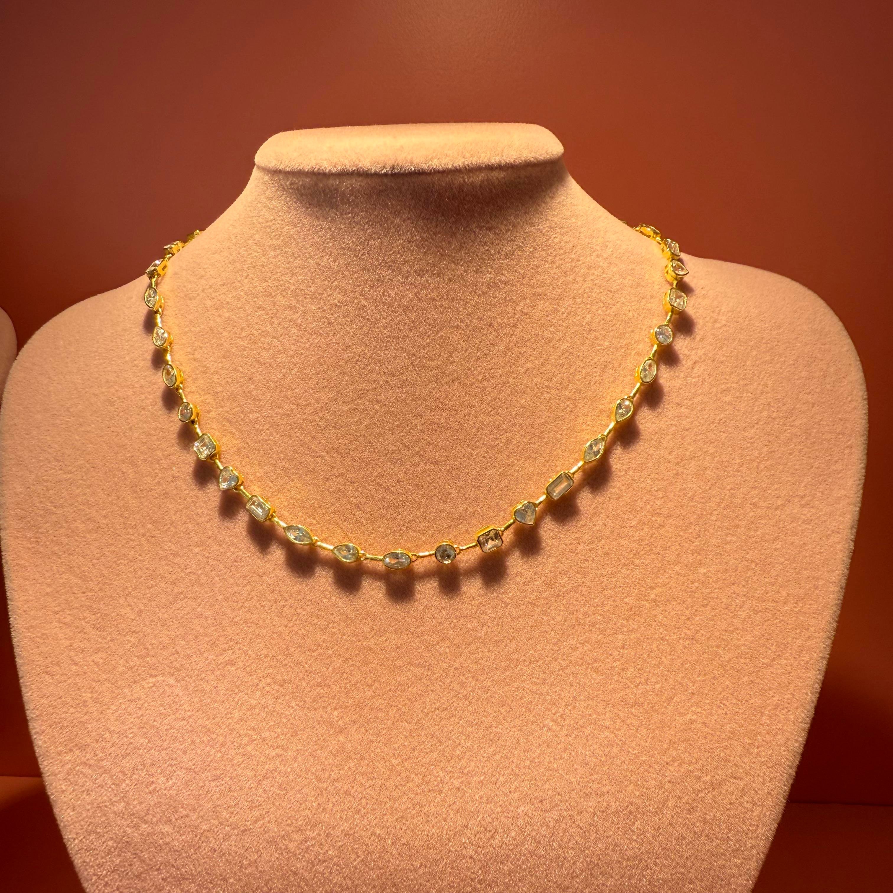 GEOMETRİK TAŞLI GOLD KOLYE