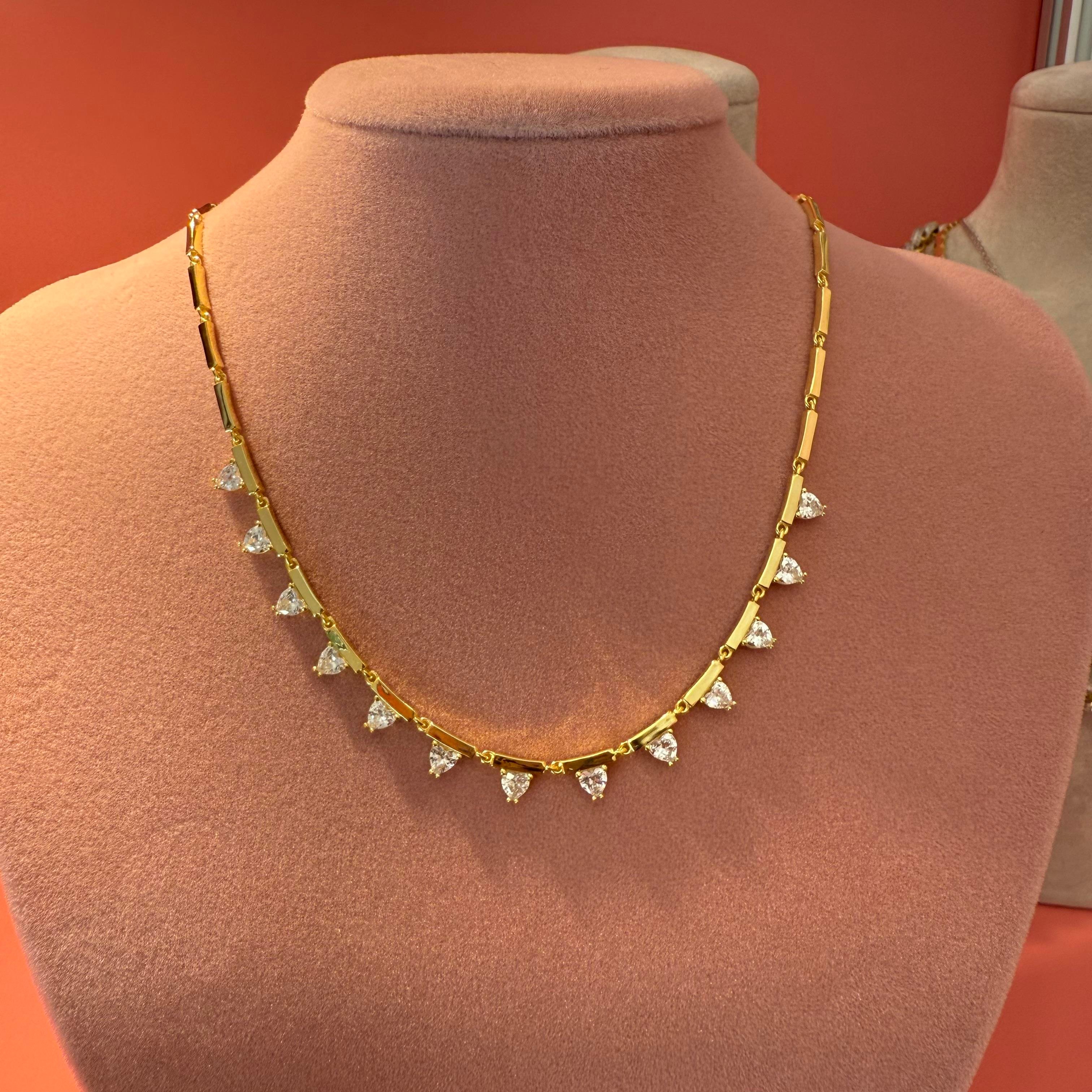 ÜÇGEN SIRALI BEYAZ TAŞLI GOLD KOLYE