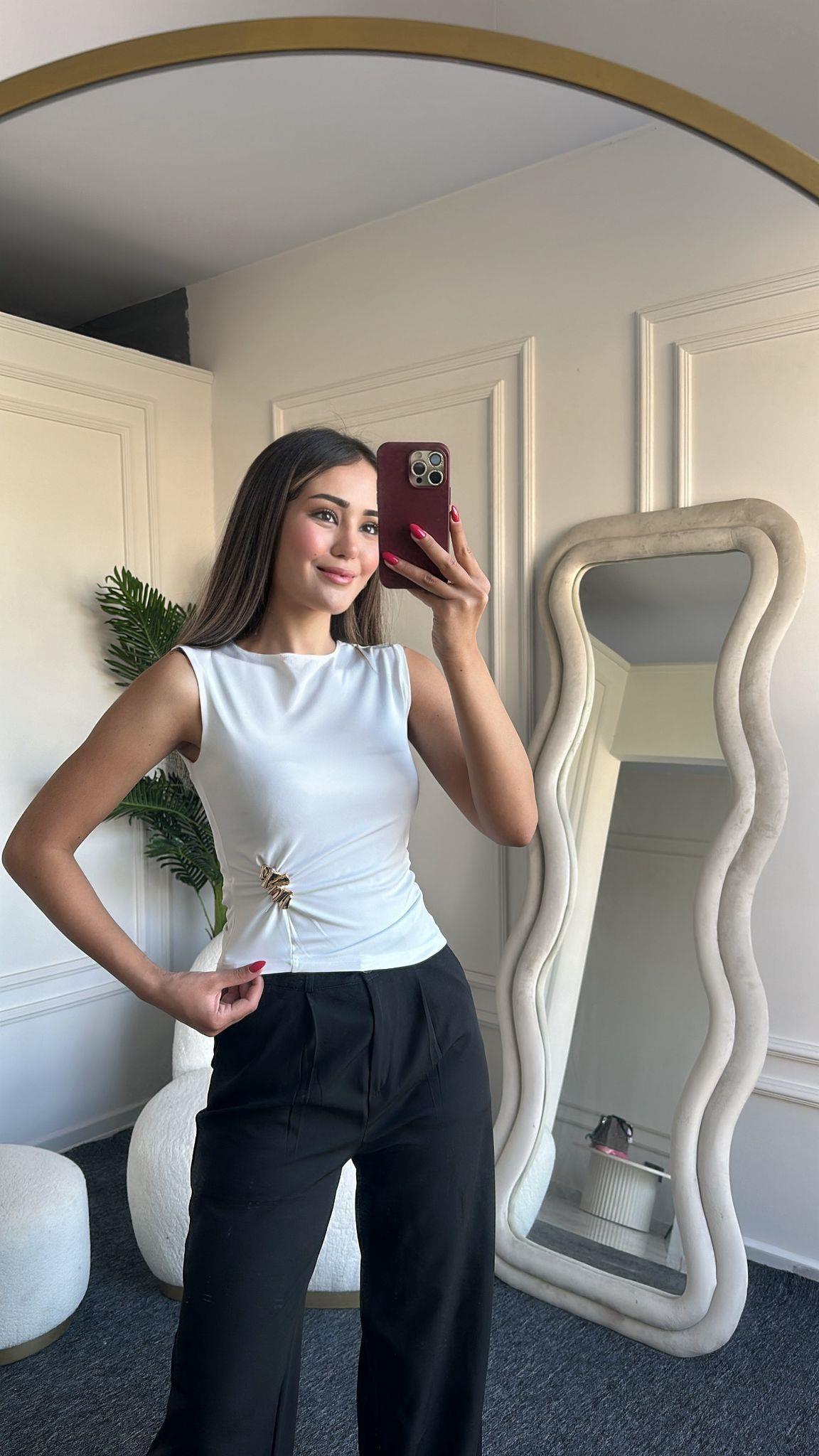 Yandan Büzgülü Taşlı Beyaz Bluz