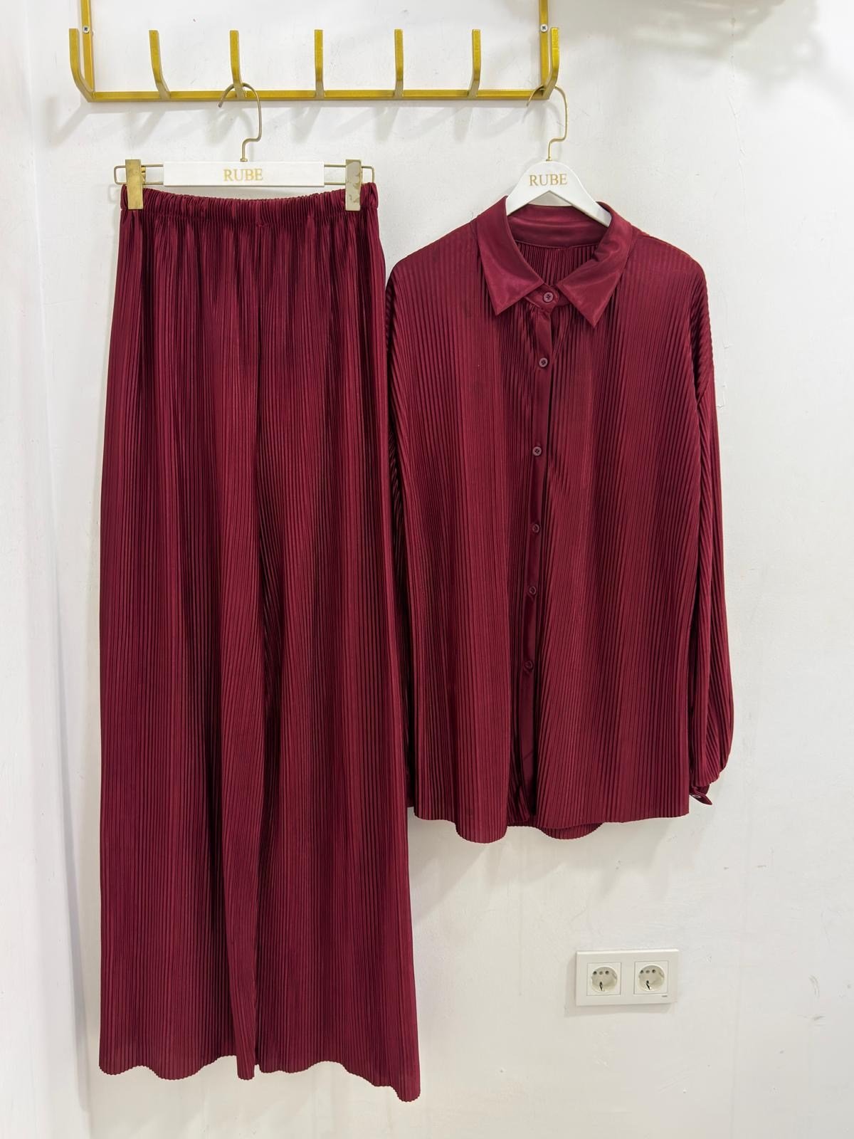 COLOR SUIT
