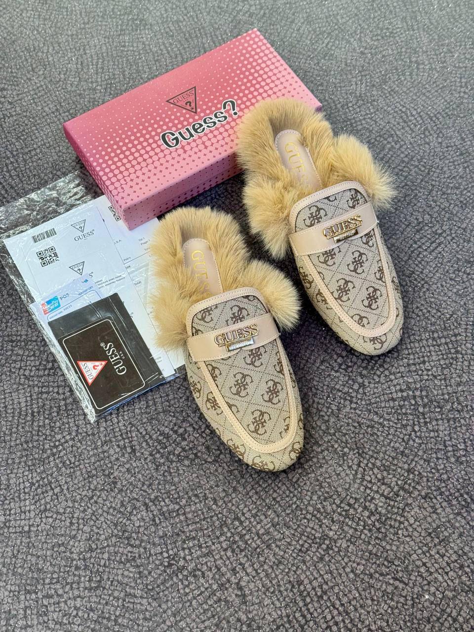 GUESS SLİPPERS