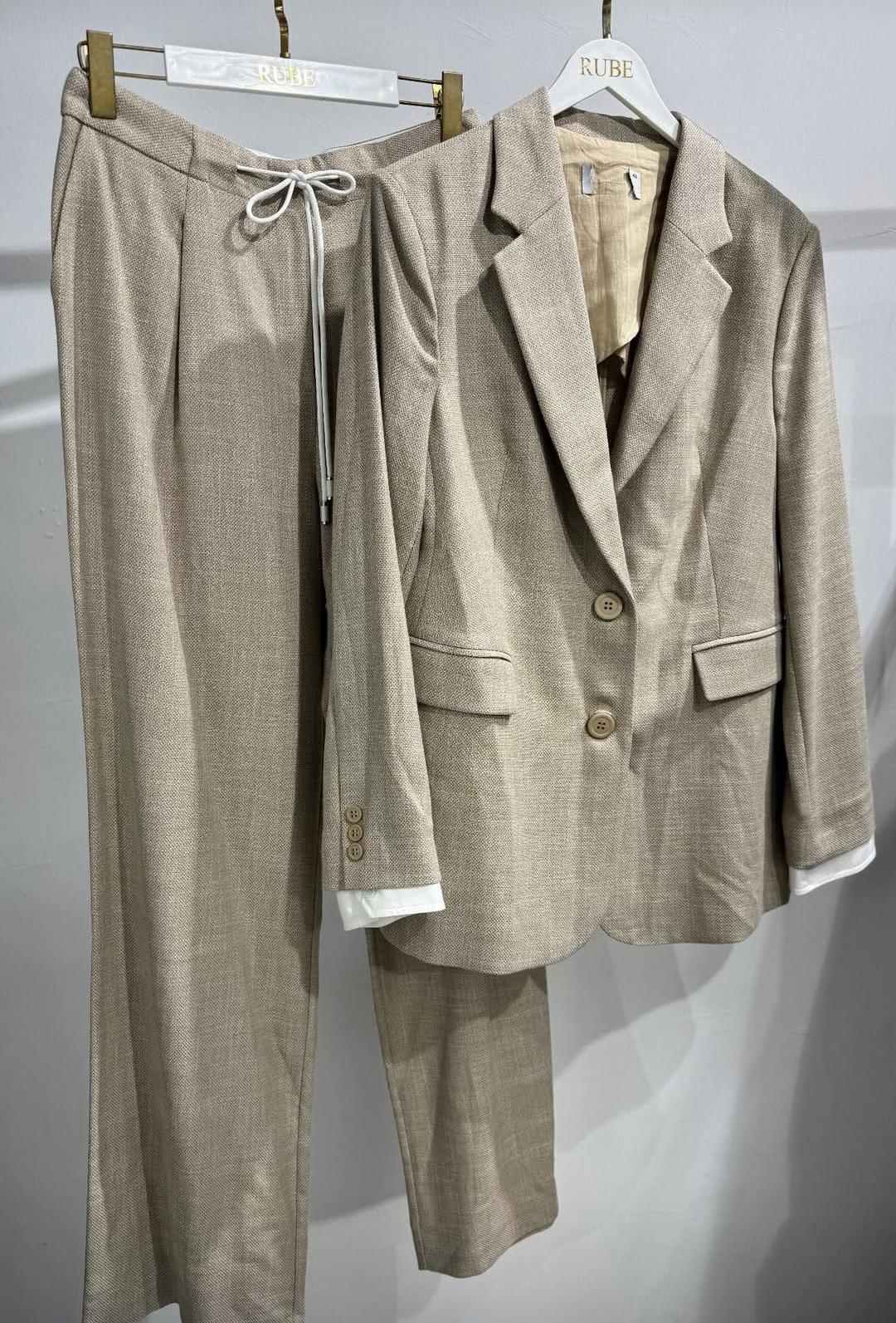 QW SUIT