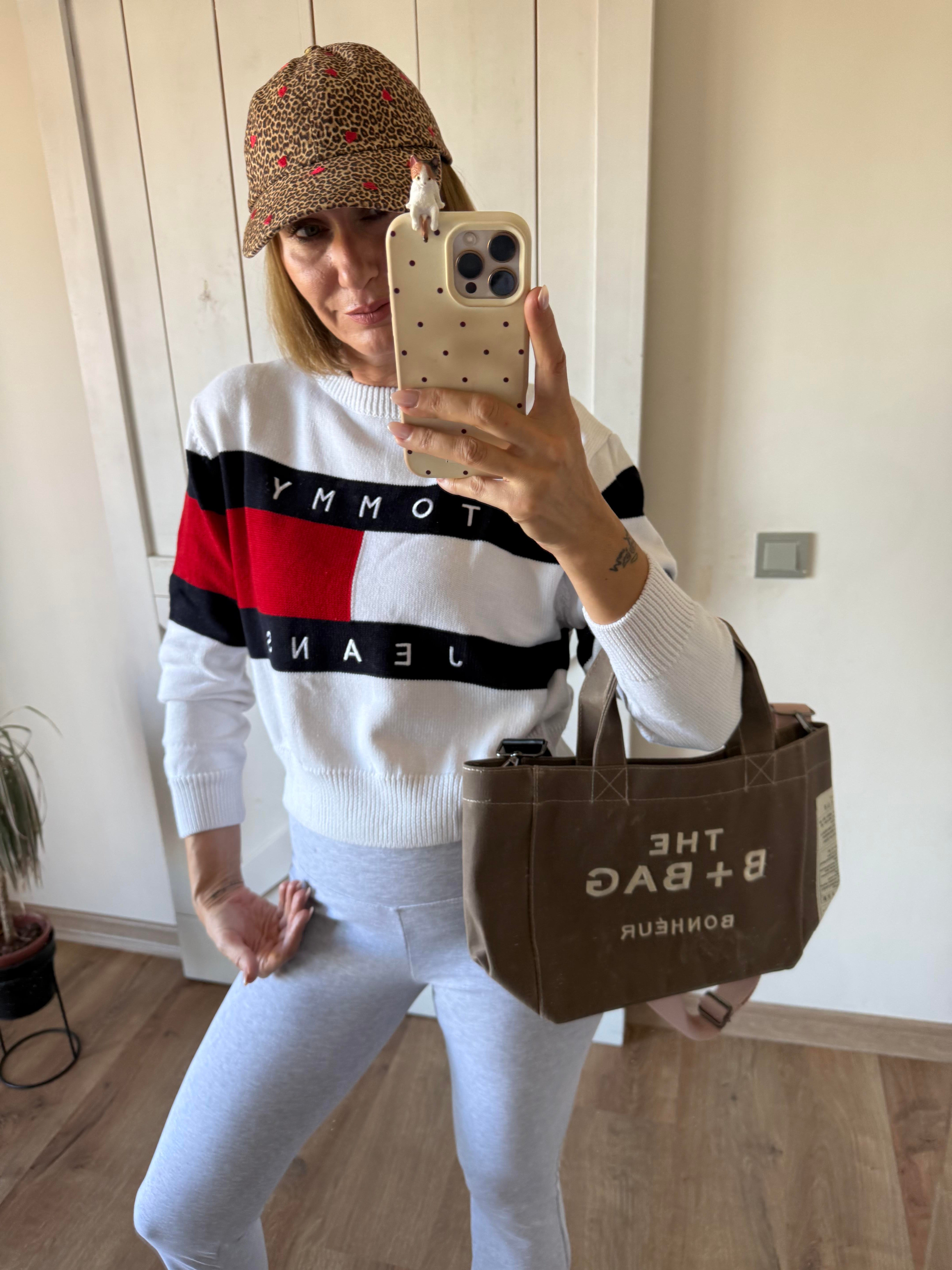 Beyaz Kırmızı Bisiklet Yaka Kazak