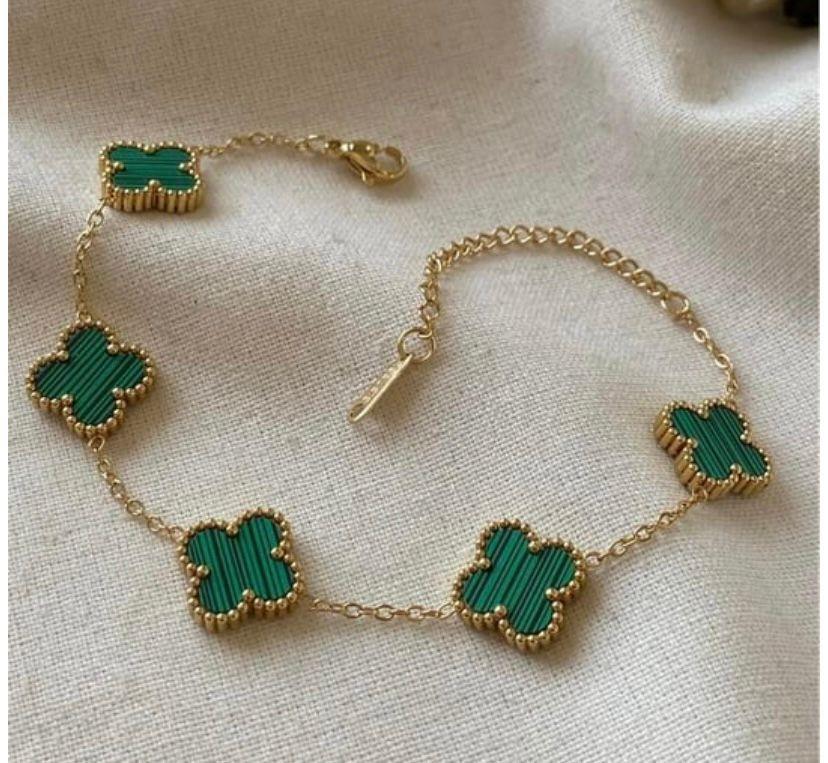 Çelik Gold Renk Çizgili Yeşil Mineli Yonca Bileklik