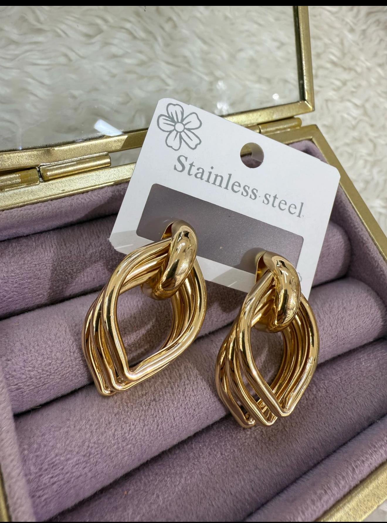 Çoklu Bükümlü Halka Sallantılı Küpe