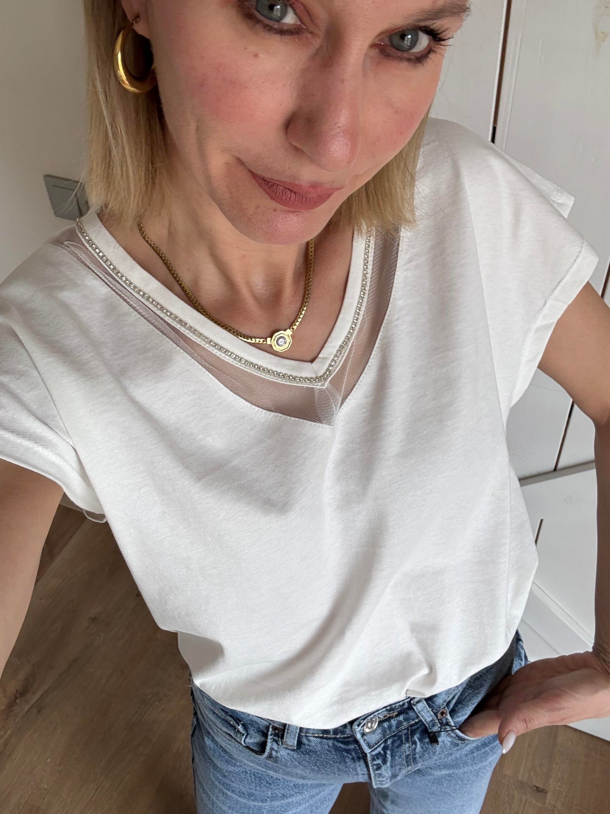 Dantel V Yaka Kırık Beyaz Tshirt