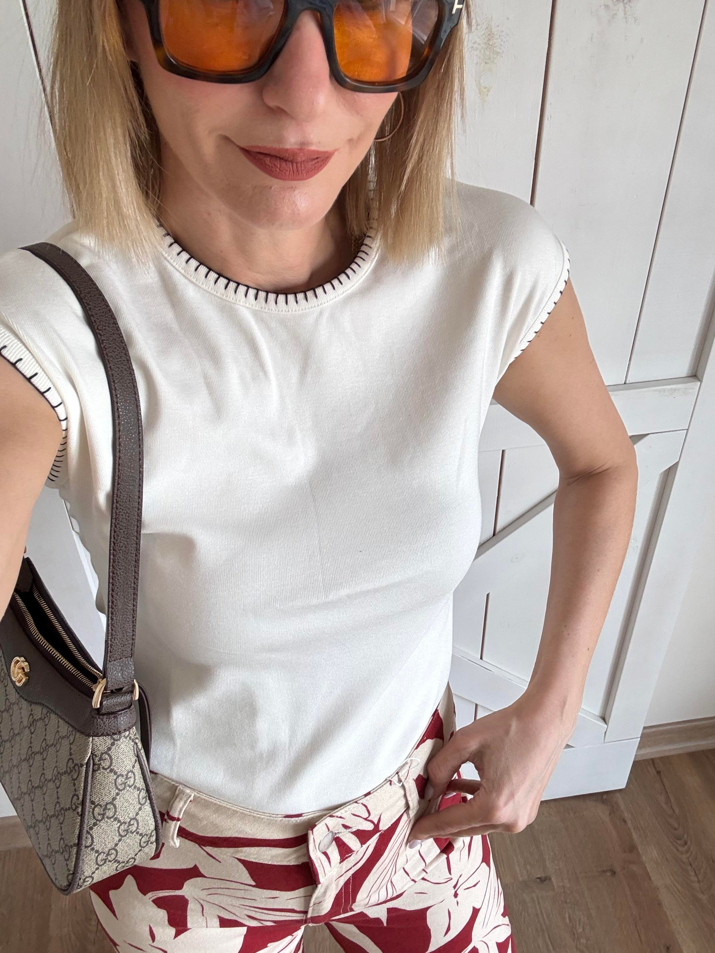 Kırık Beyaz Kroşeta Dikişli Tişört