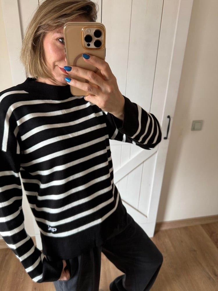 Love Çizgi Detaylı Siyah Kazak