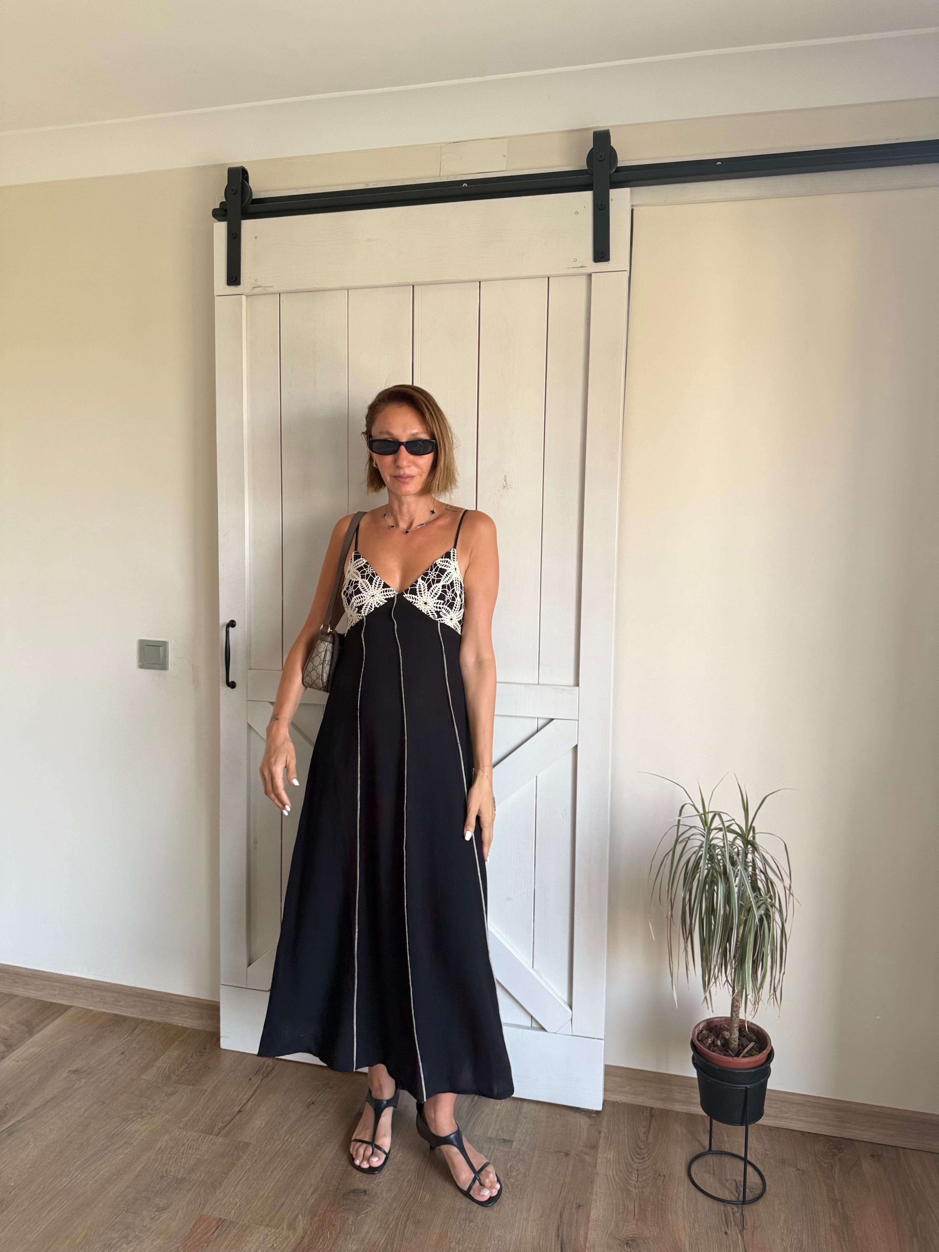 Nakışlı Midi Elbise