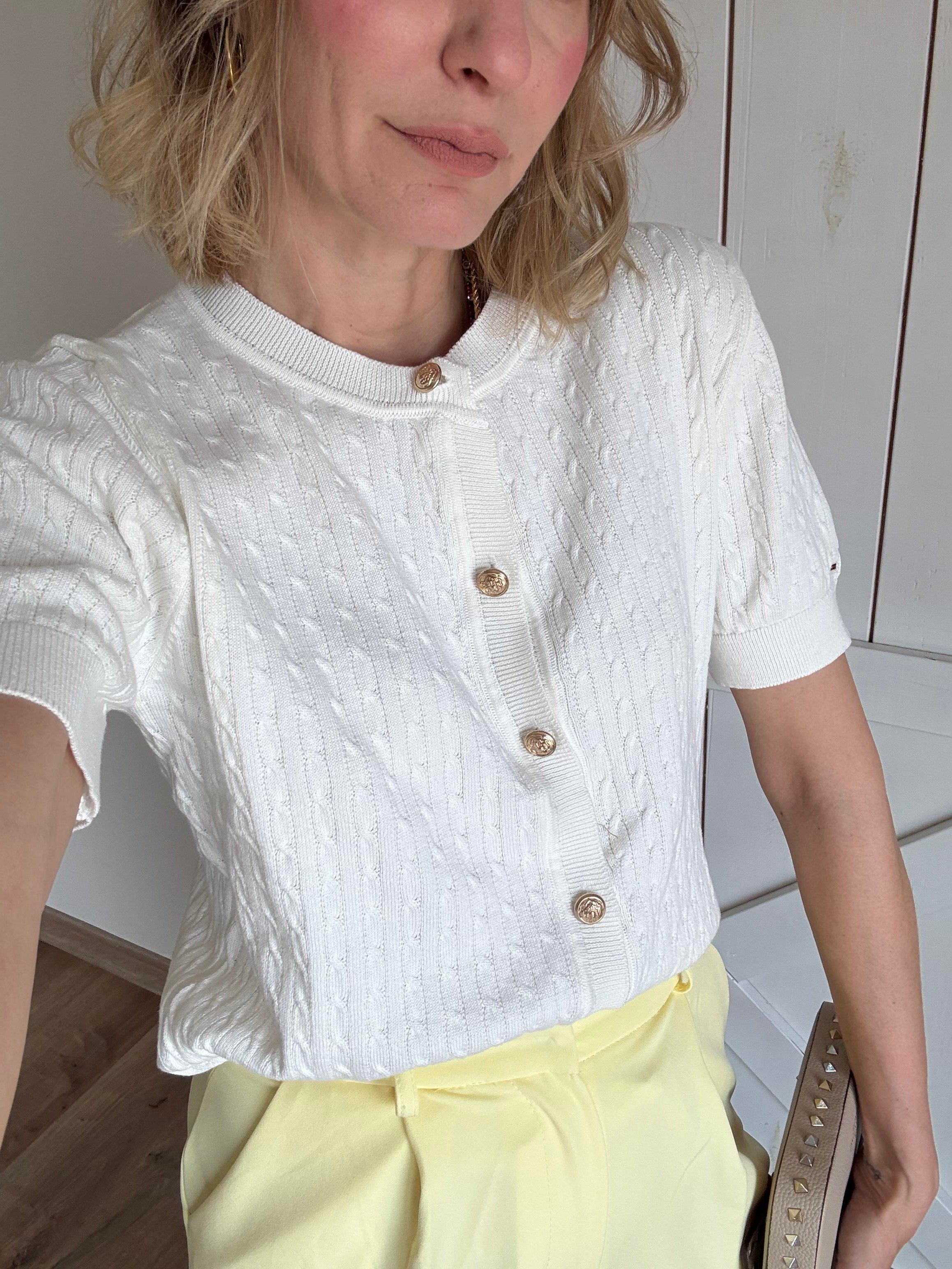 Premium Kırık Beyaz Gold Düğmeli Hırka