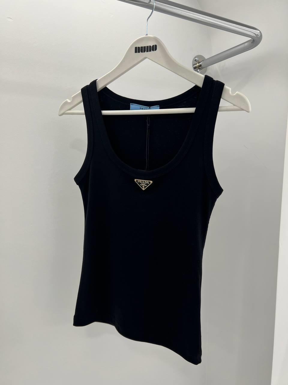 Premium Siyah Metal Atlet