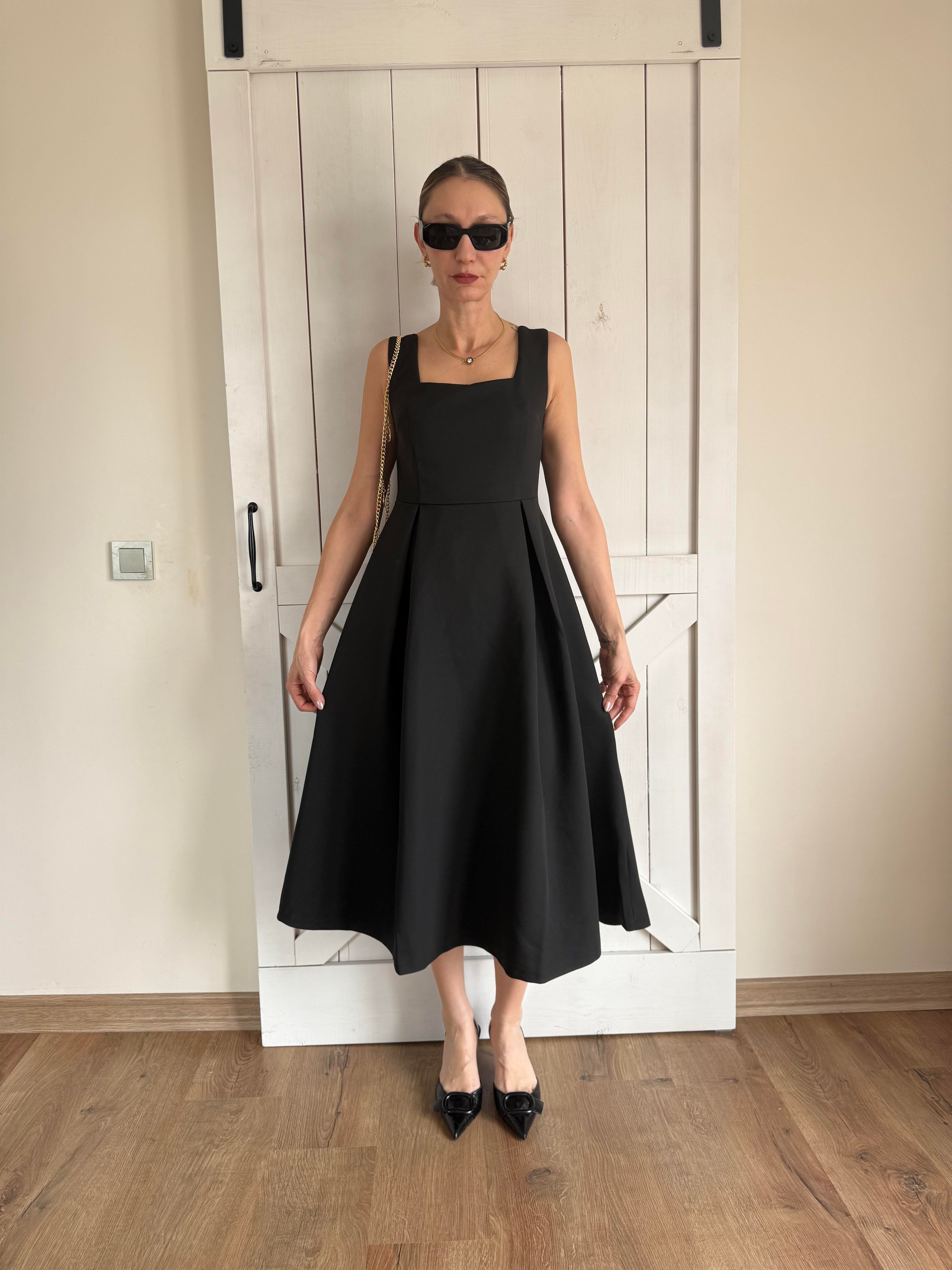 Siyah Kare Yaka Midi Boy Elbise