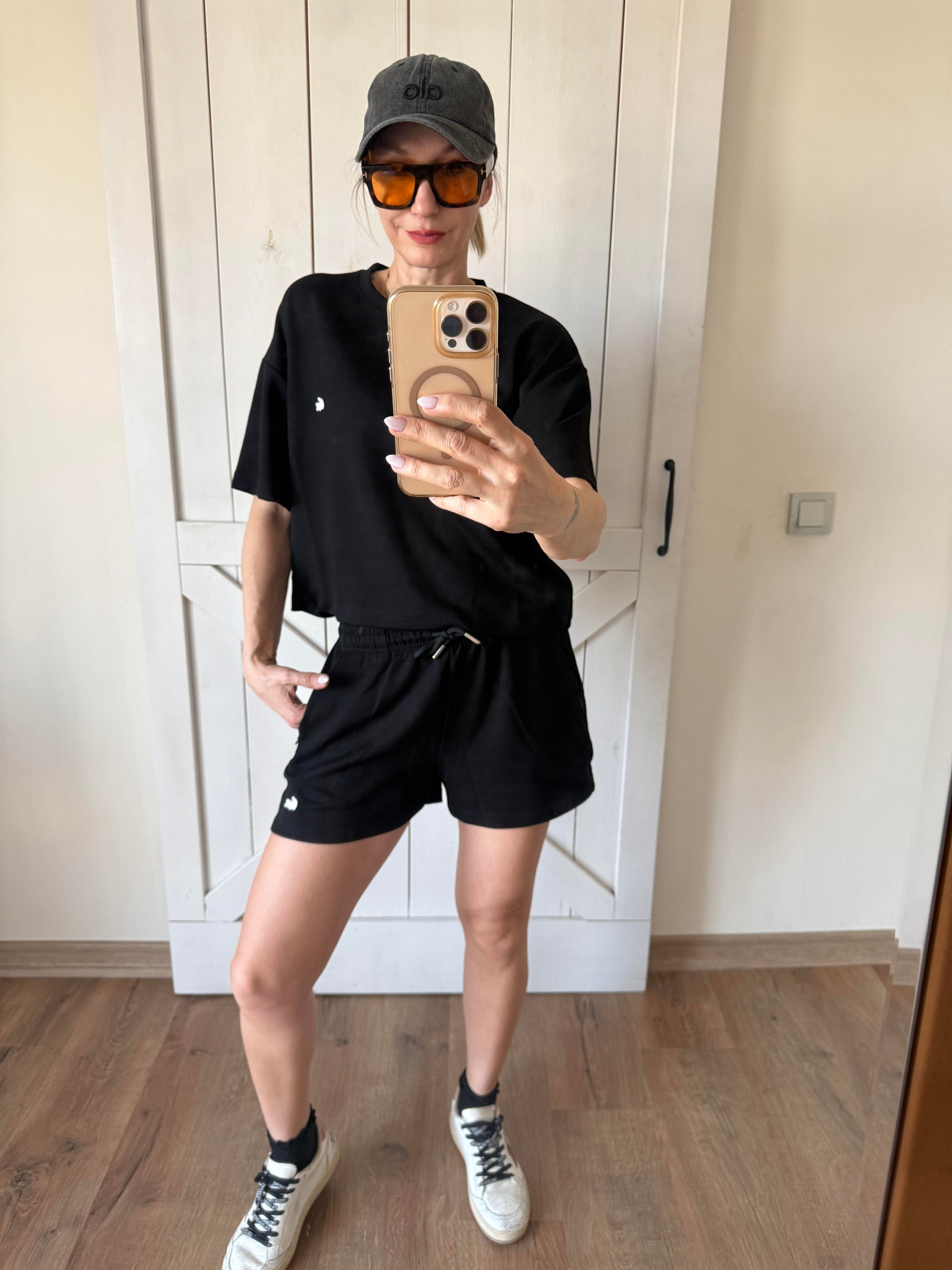 Siyah Şortlu Takım