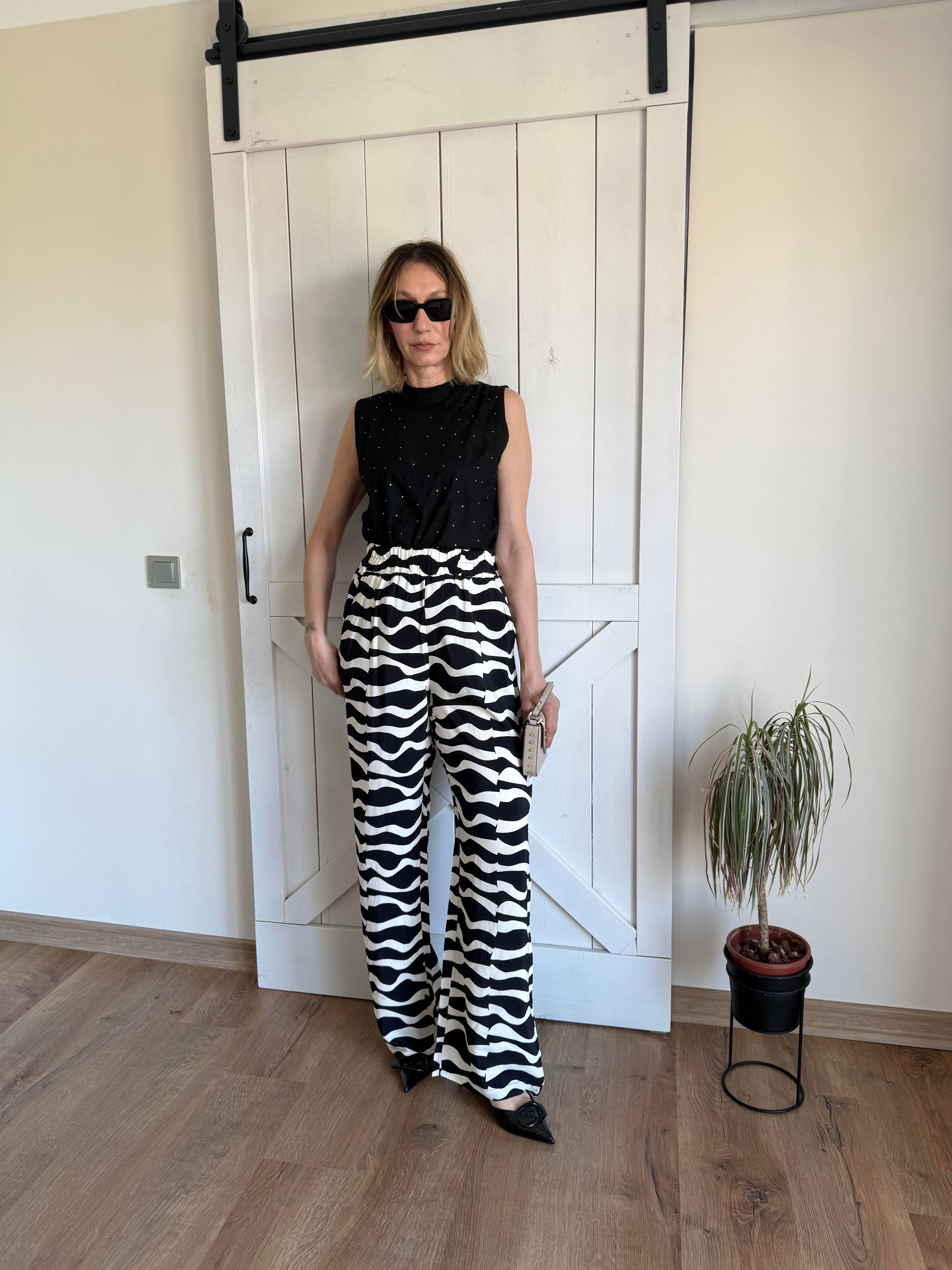 Taş İşleneli Sıfır Kol Tshirt