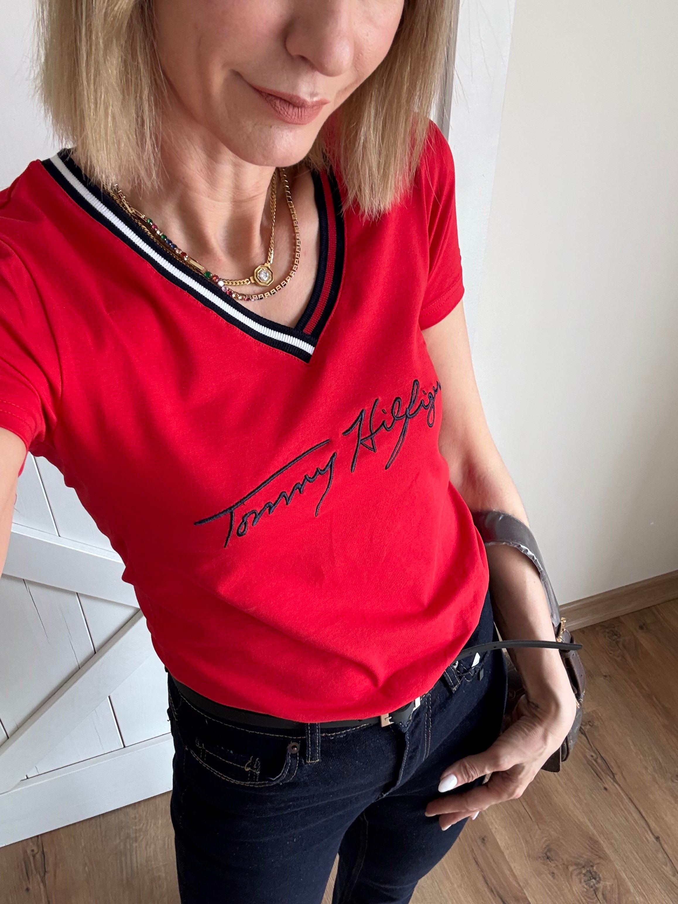 V Yaka Kırmızı Tshirt