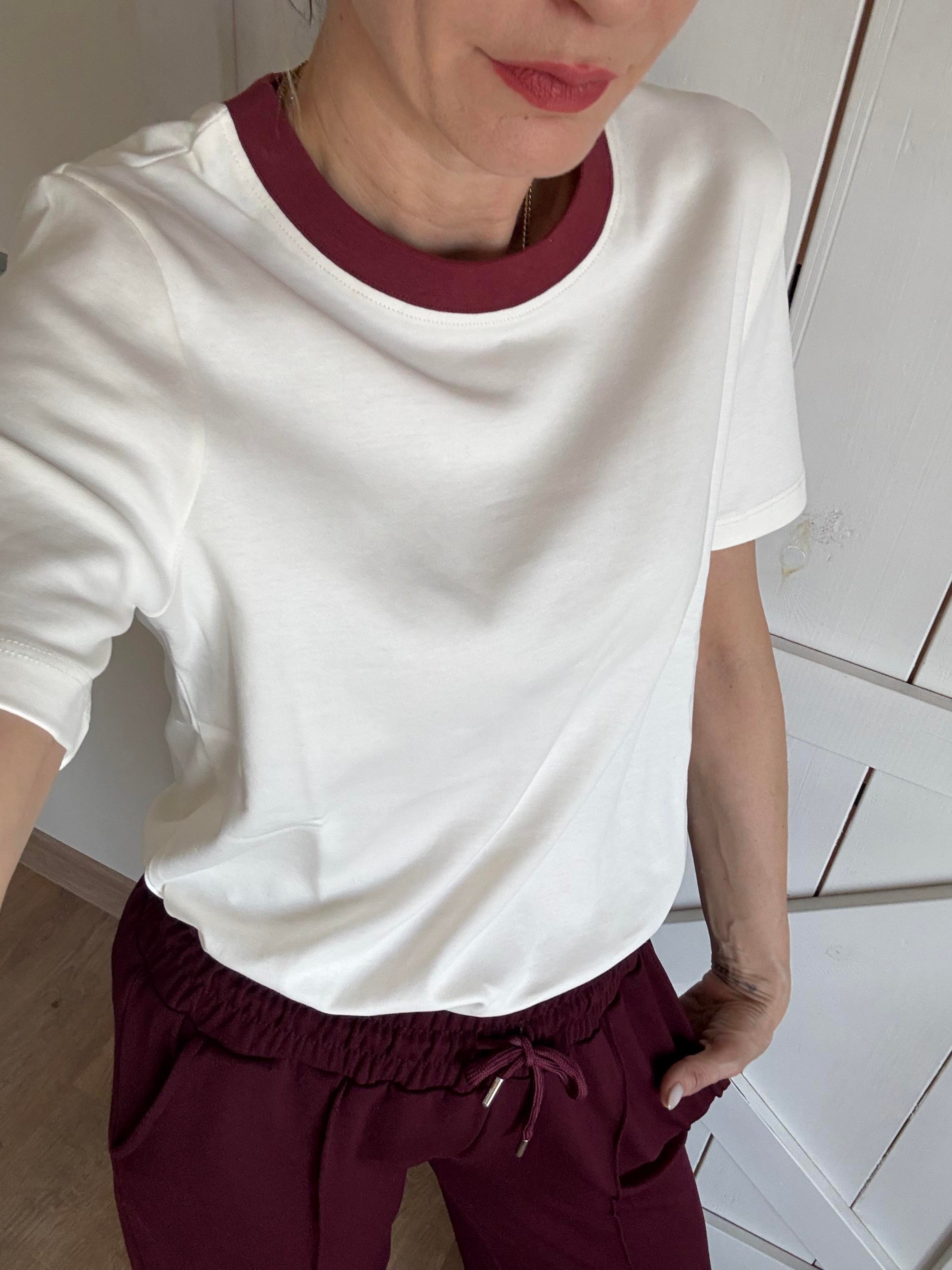 Yakası Bordo Yarım Kollu Tshirt