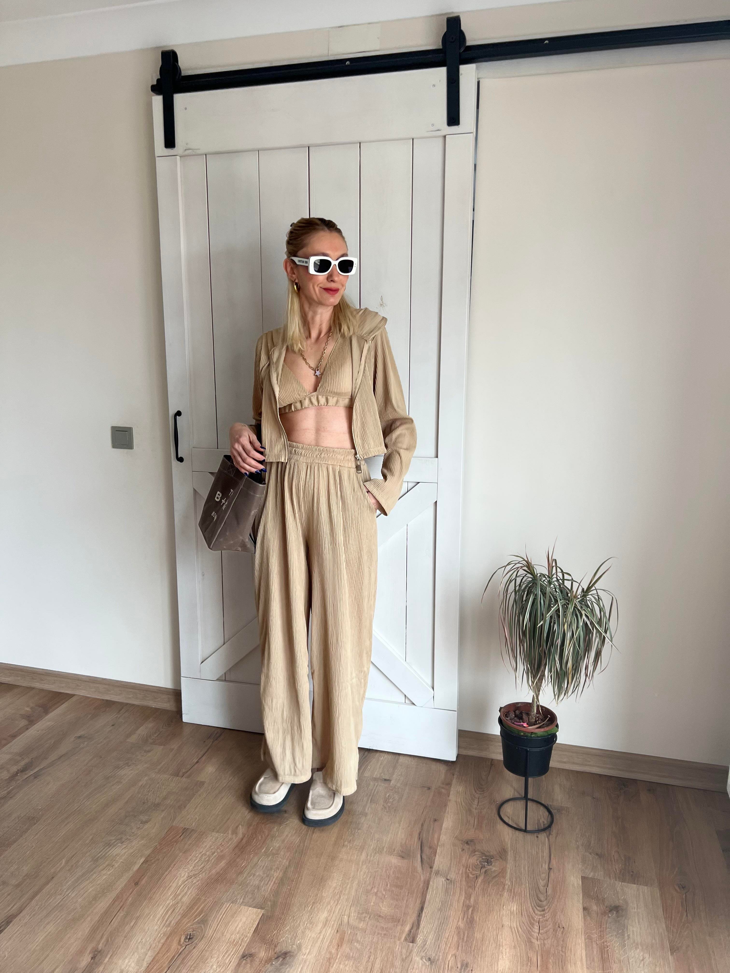 Zara Model Bej Büstiyerli Krinkıl Crop Takım