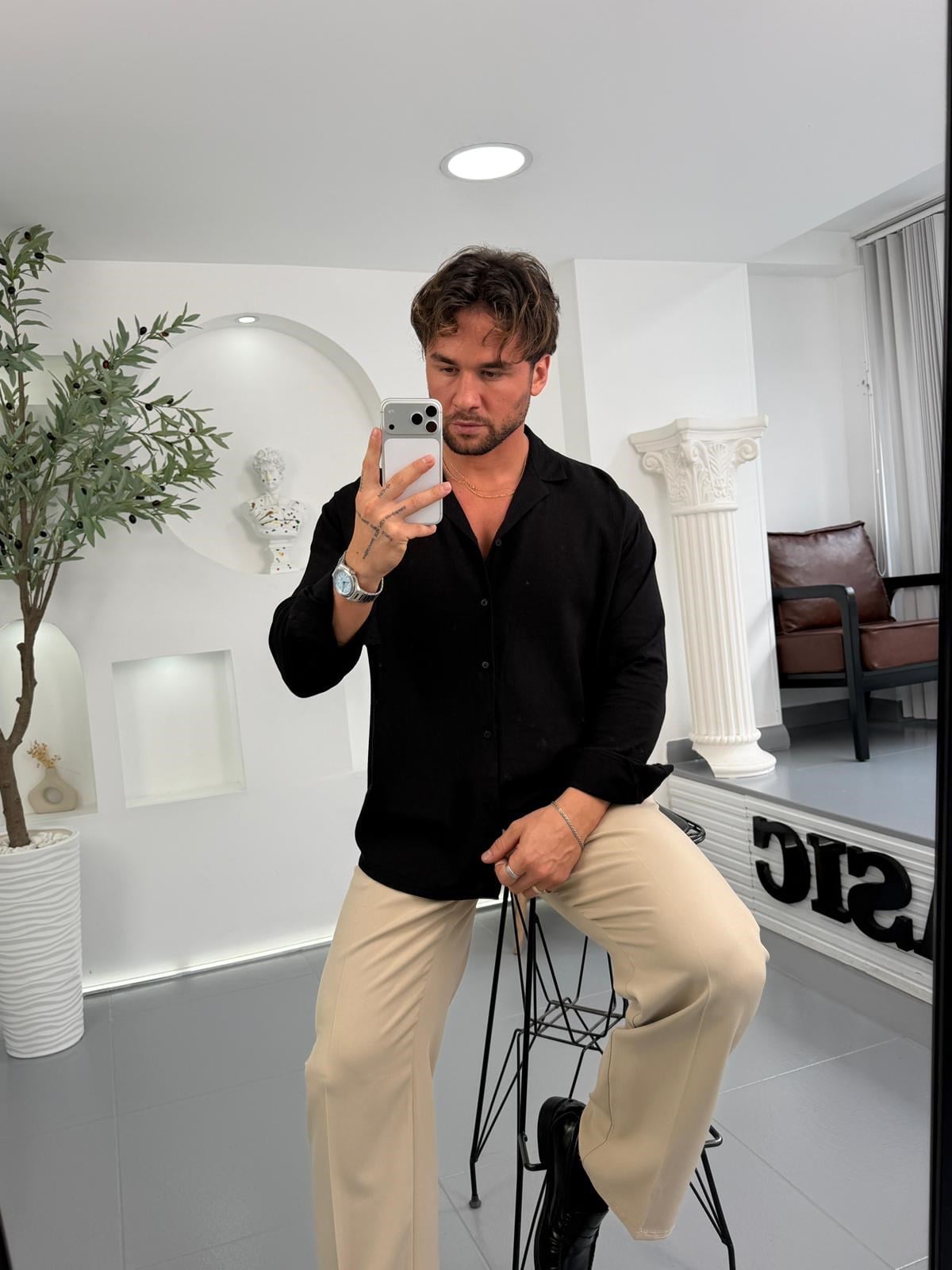 Siyah Mr Açık Yaka Regular Fit Gömlek
