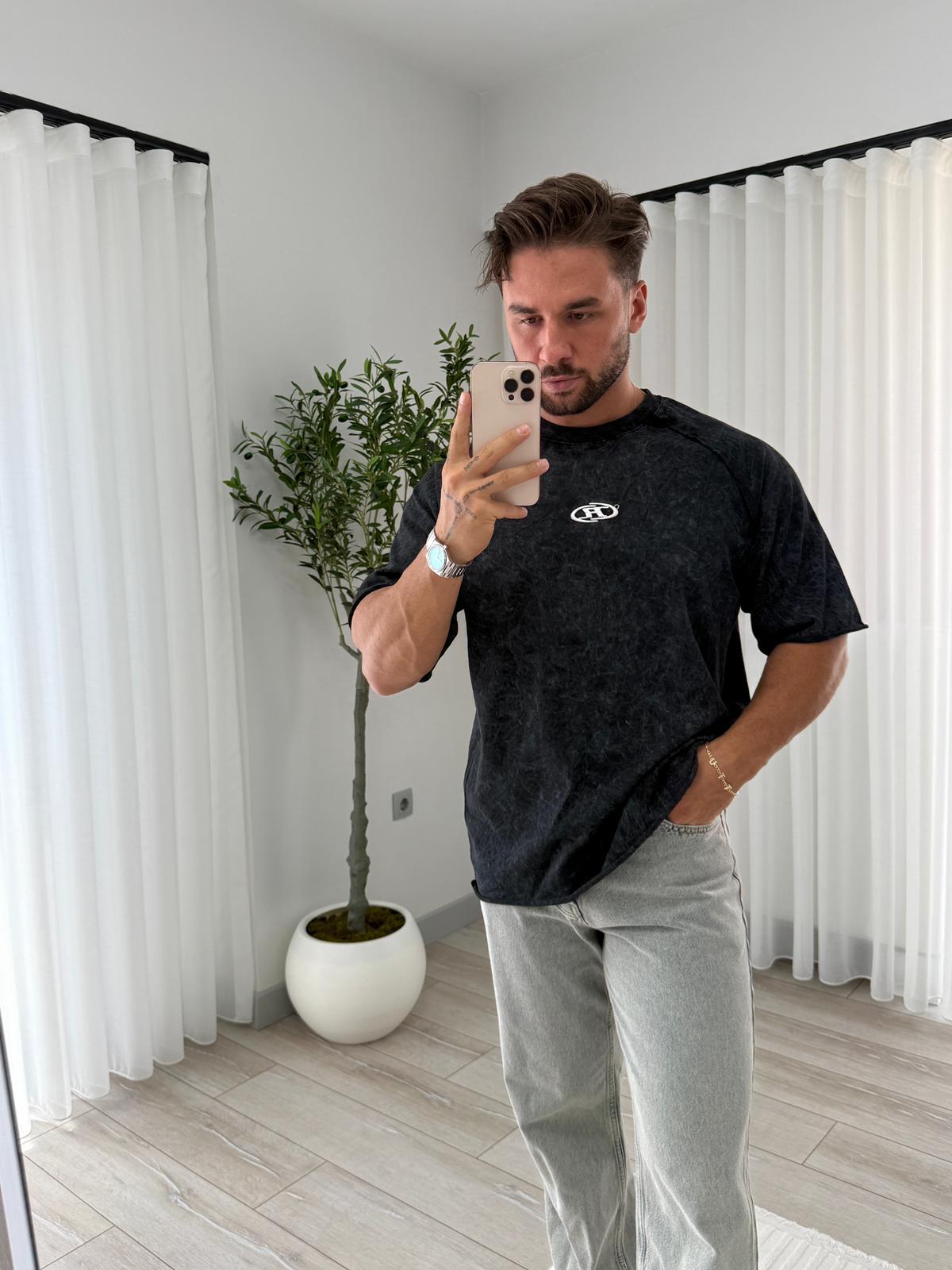Siyah R Nakışlı Yıkamalı Oversize Tshirt