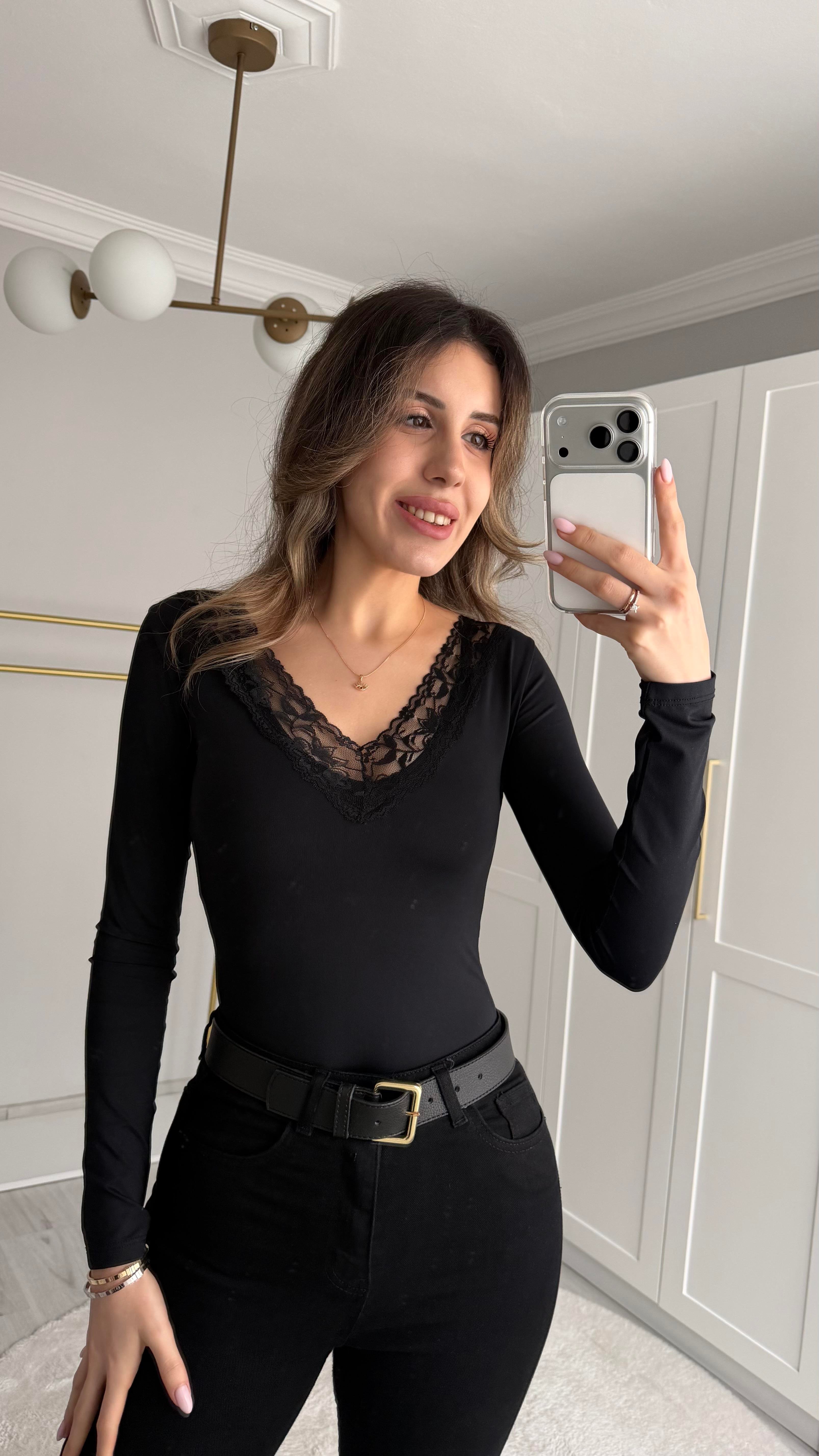 DANTEL DETAYLI ÇITÇITLI SİYAH BODY