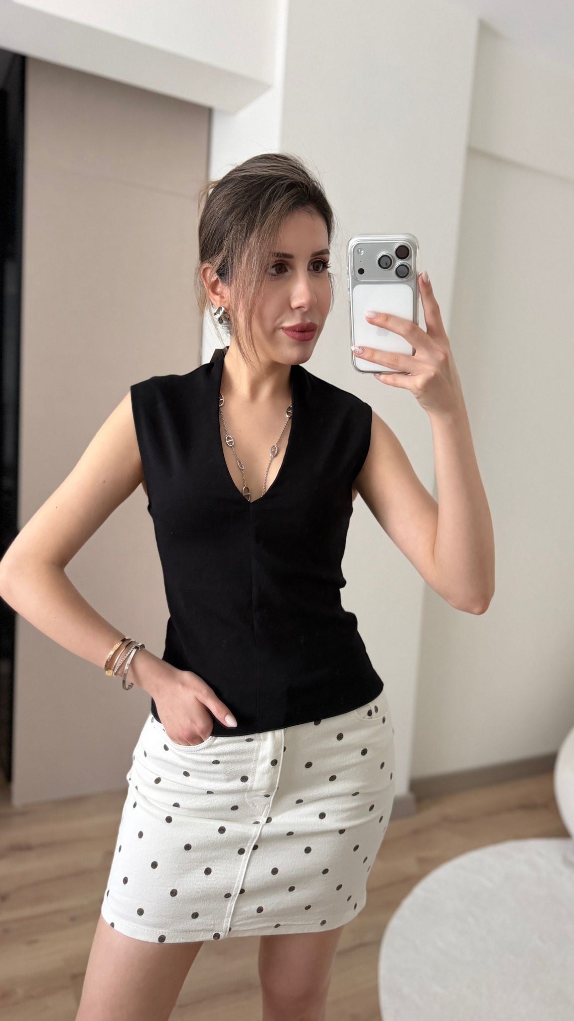 V YAKA MARKA MODEL SİYAH BLUZ