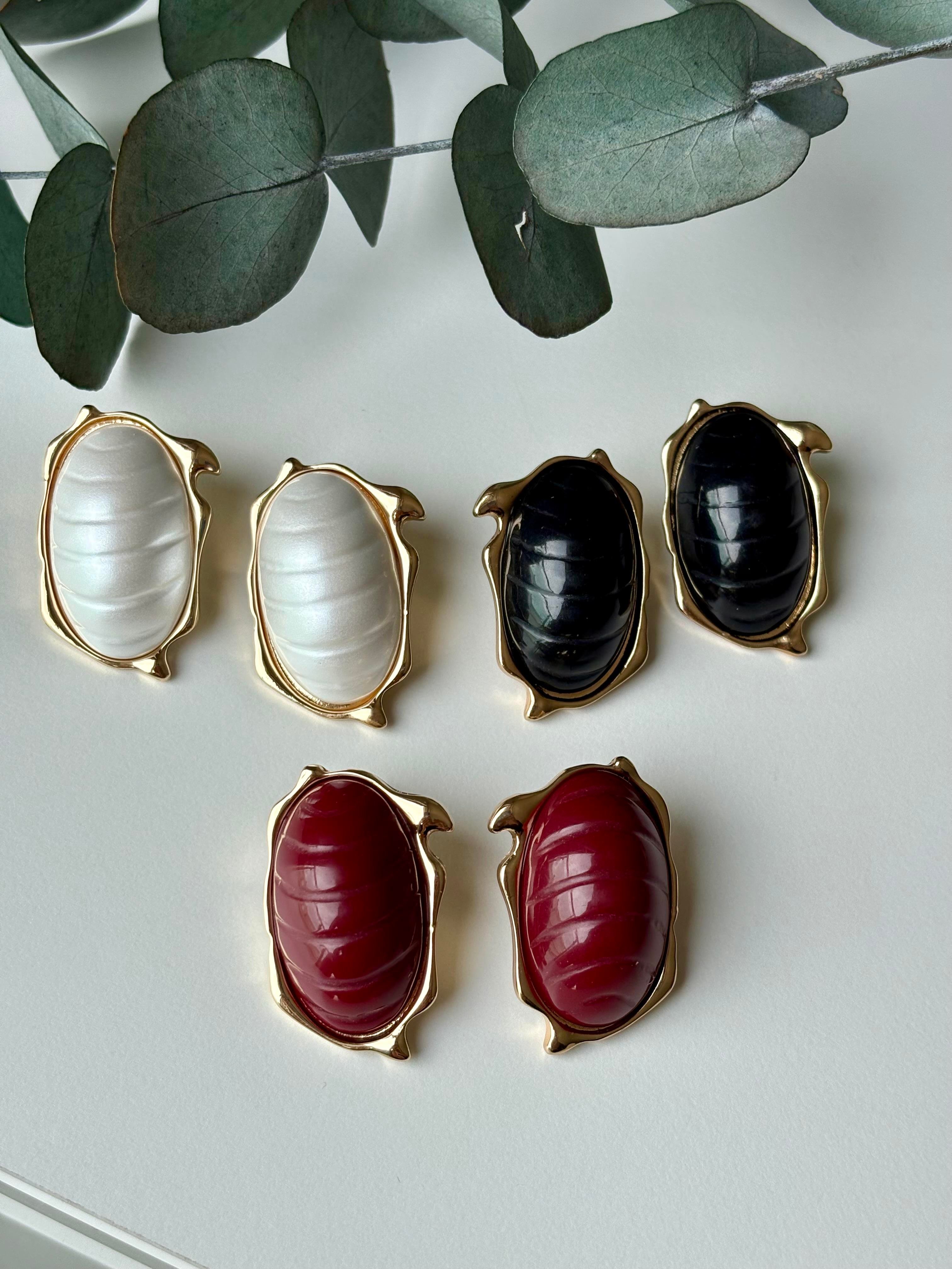 OVAL BOMBELİ KÜPE