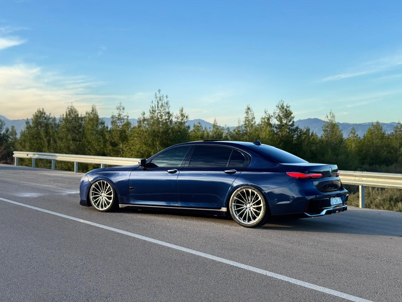 BMW F01 Uyumlu G70 Görünüm Facelift 