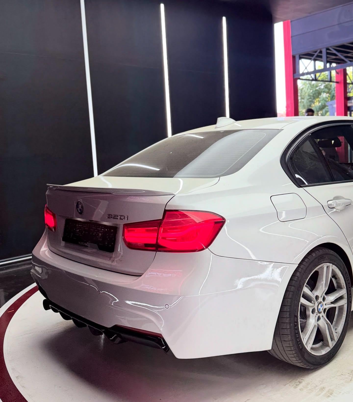 BMW F30 Uyumlu Msport Spoiler | Pianoblack boyalı