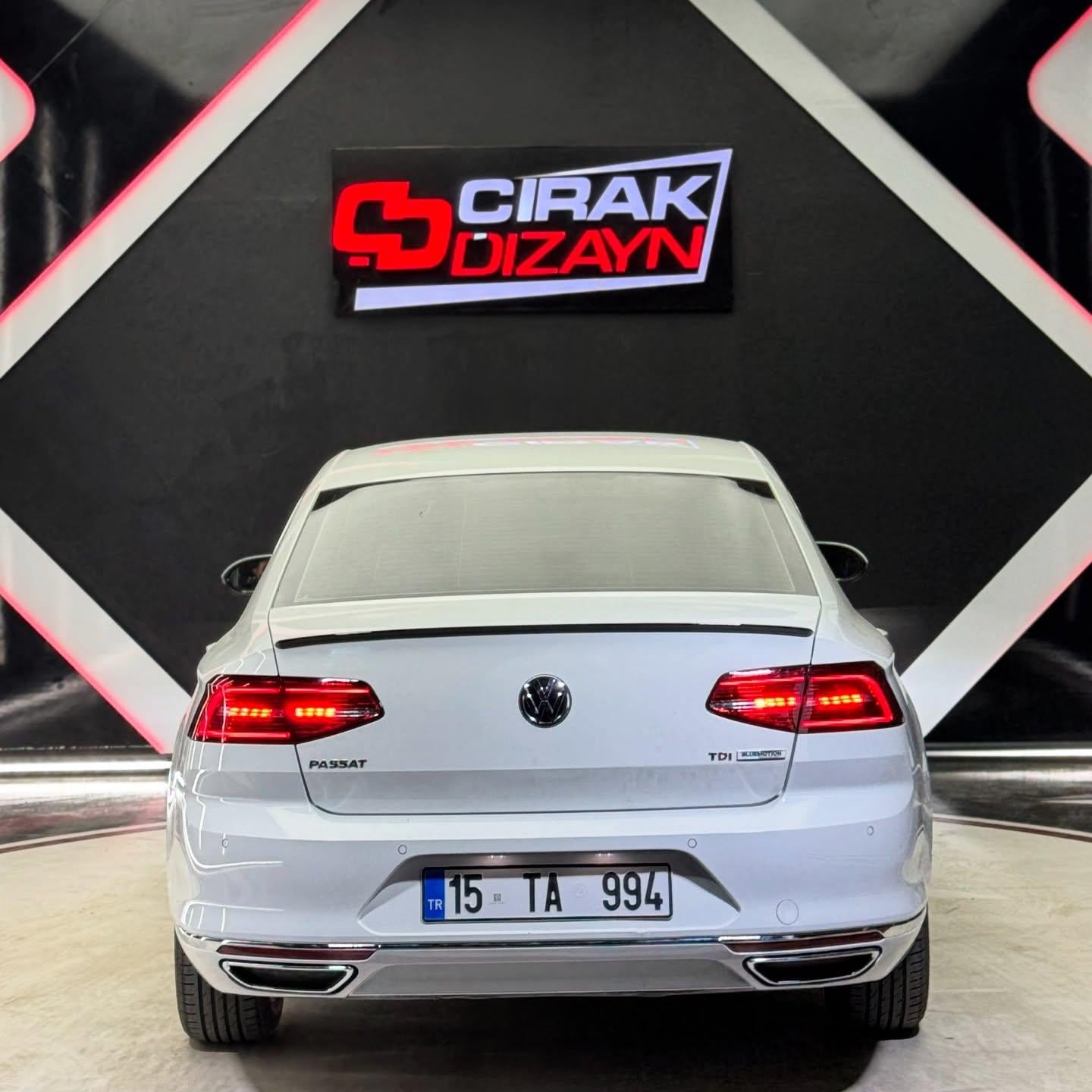 Passat B8 Uyumlu Piano Black Spoiler 