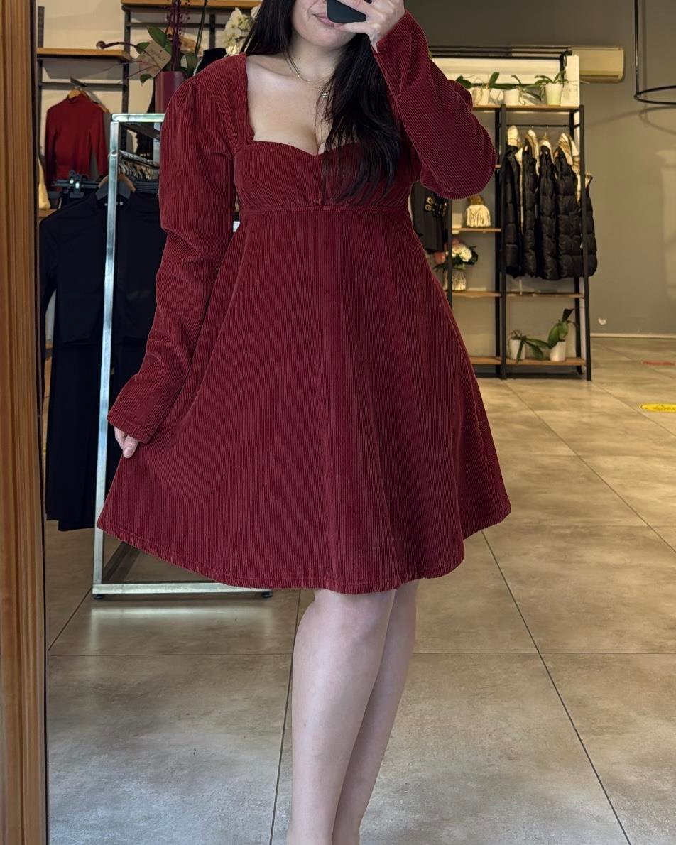 KADİFE KALP YAKA BORDO ELBİSE