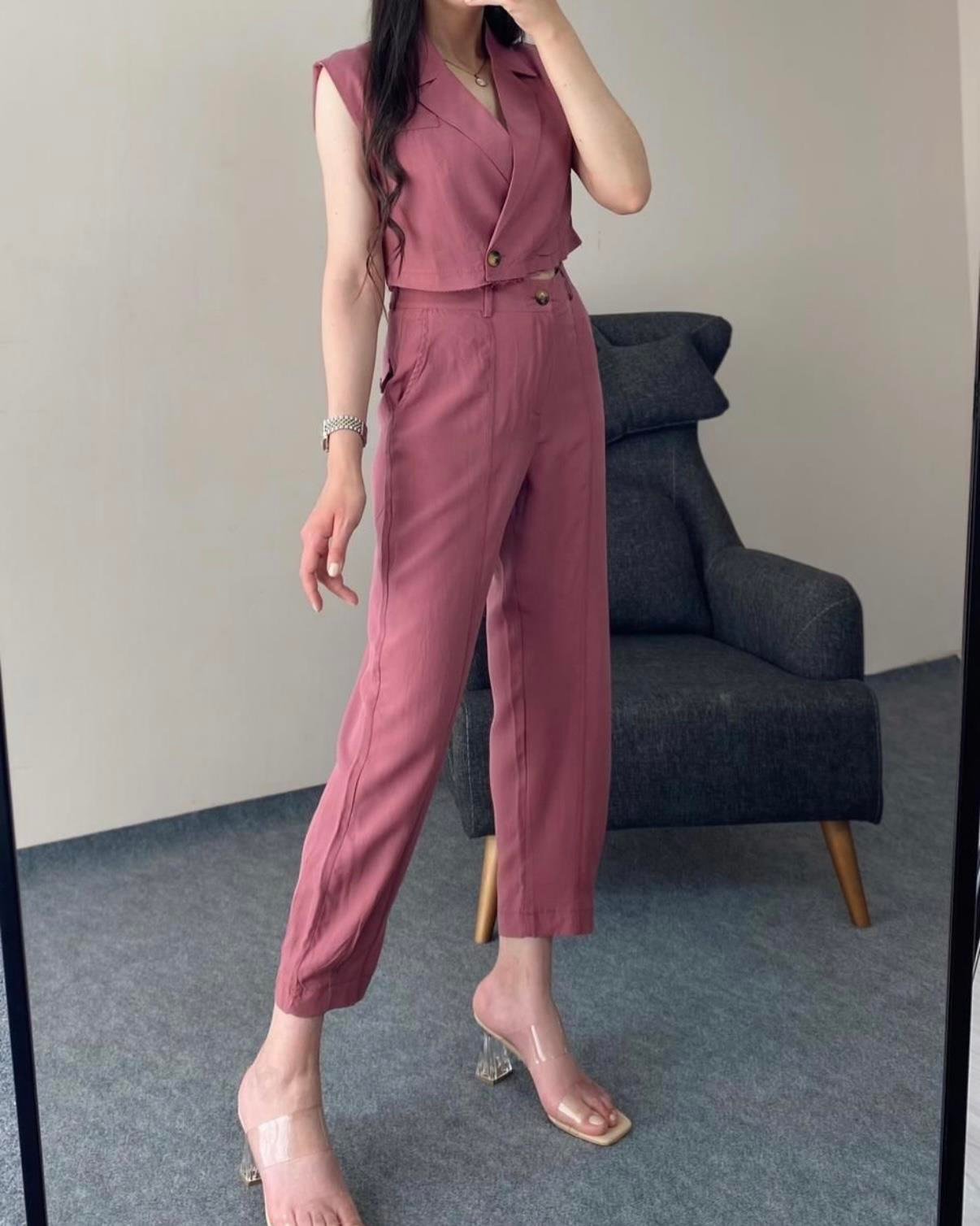 PEMBE YELEK PANTOLON TAKIM