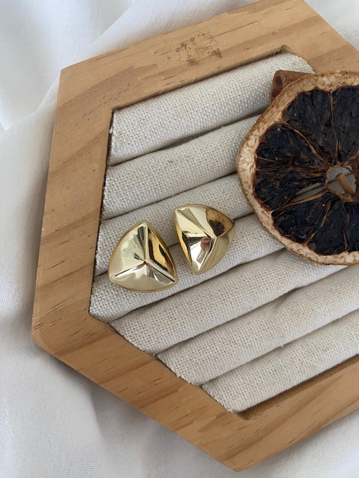 GOLD ÜÇGEN PLAKA MODEL