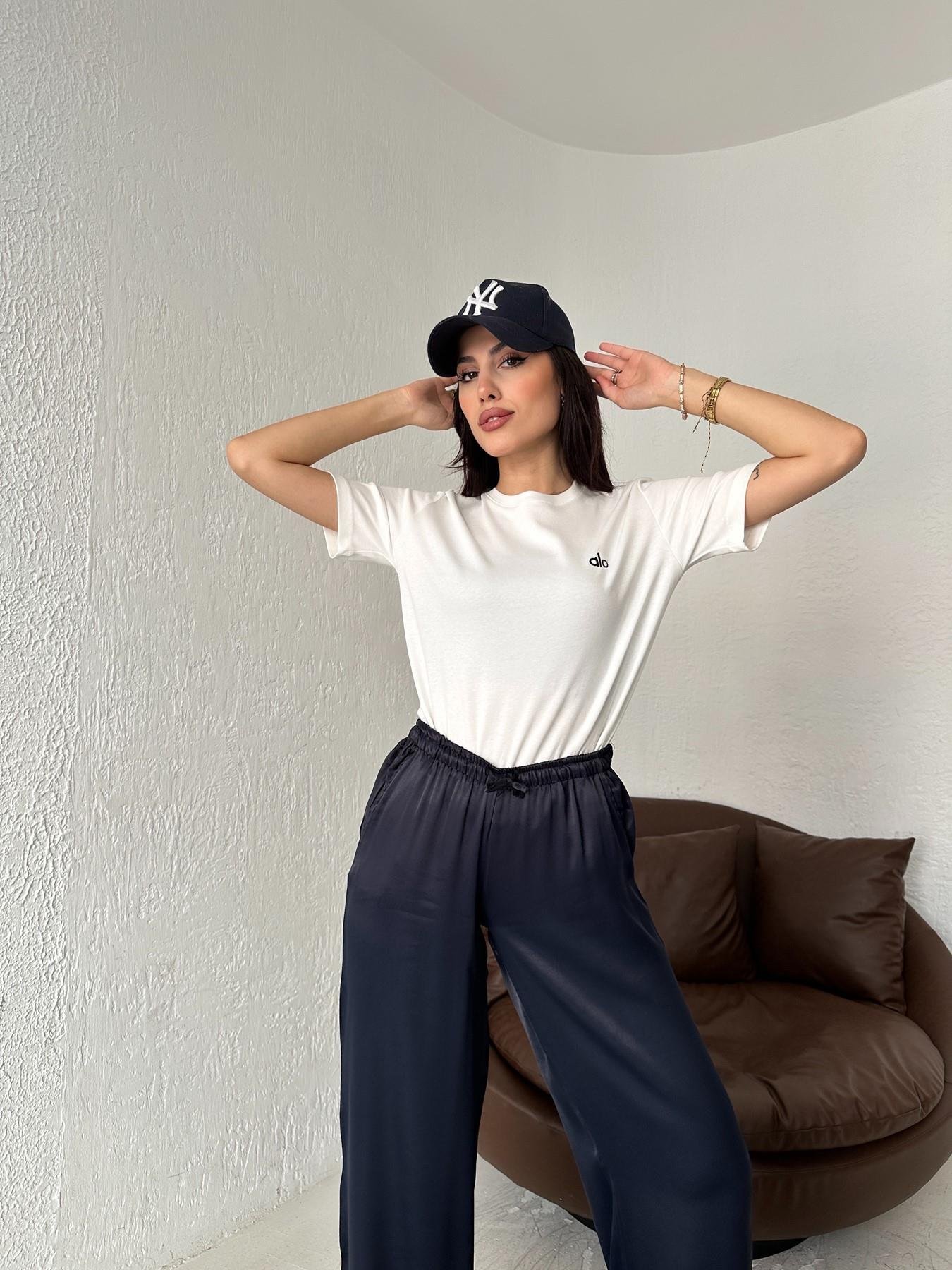 Bisiklet Yaka Nakışlı Tişört BEYAZ