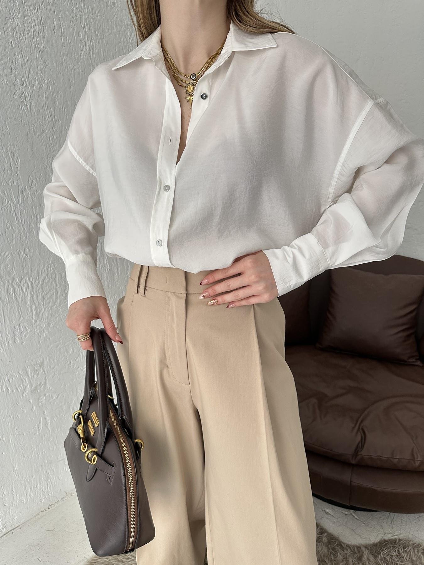 Gümüş Düğmeli Eteği Oval Gömlek Krem