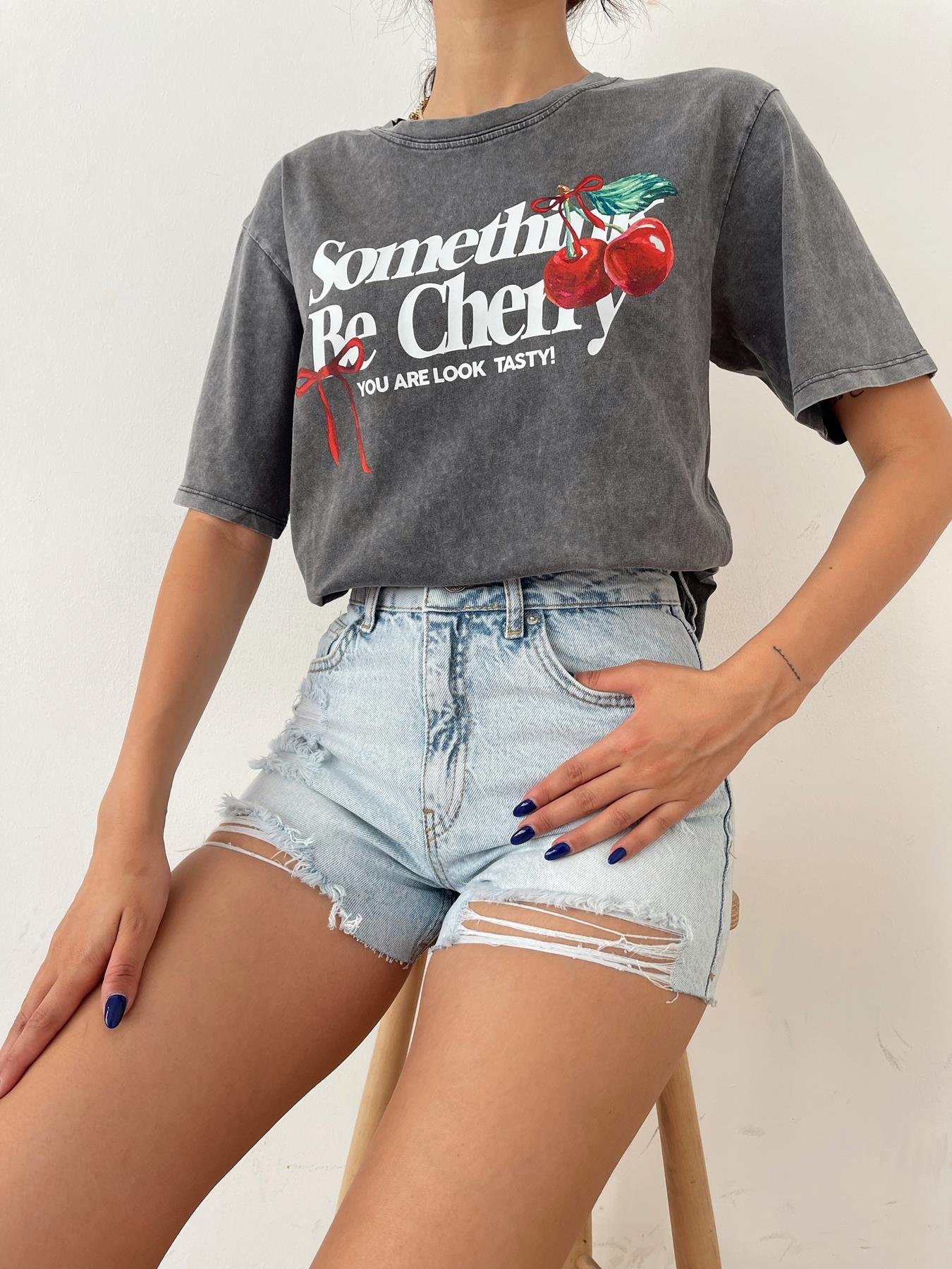 Kiraz Baskılı Tişört Antrasit