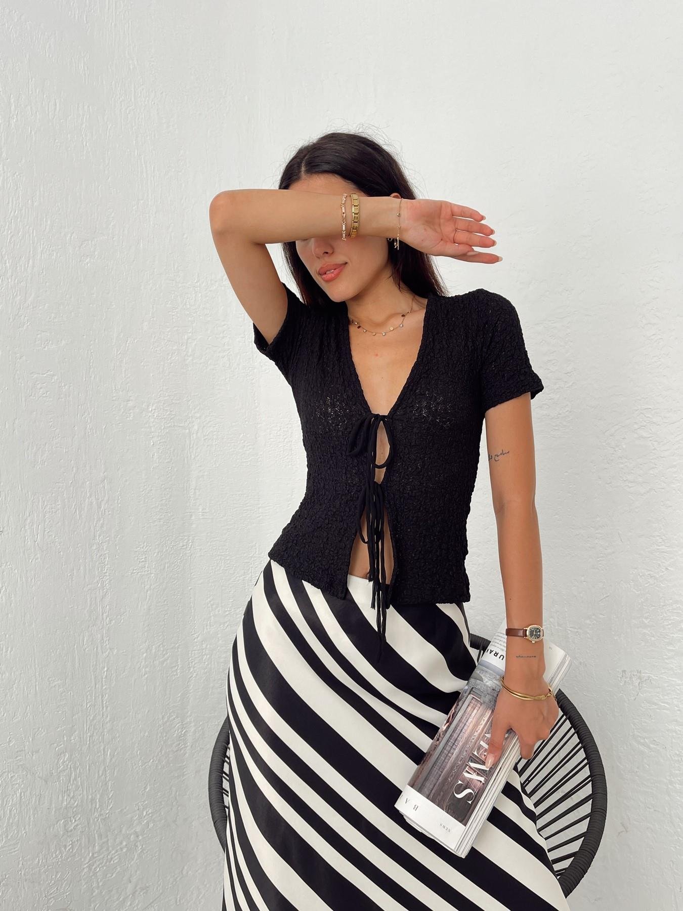 Önü Bağcıklı Buklet Bluz Siyah