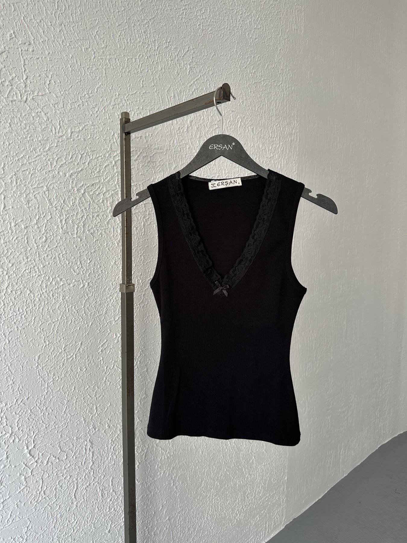 V Yaka Dantelli Atlet Siyah