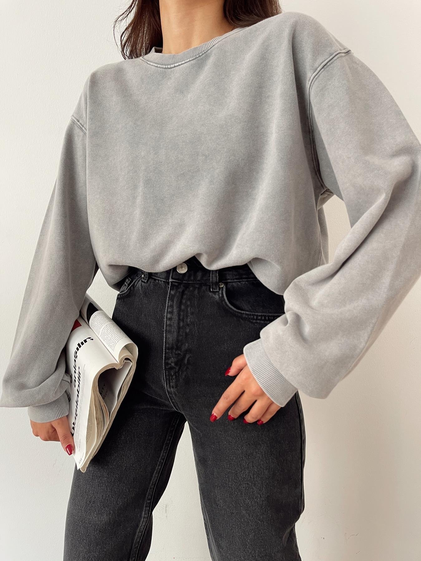 Yıkamalı Bisiklet Yaka Sweatshırt GRİ
